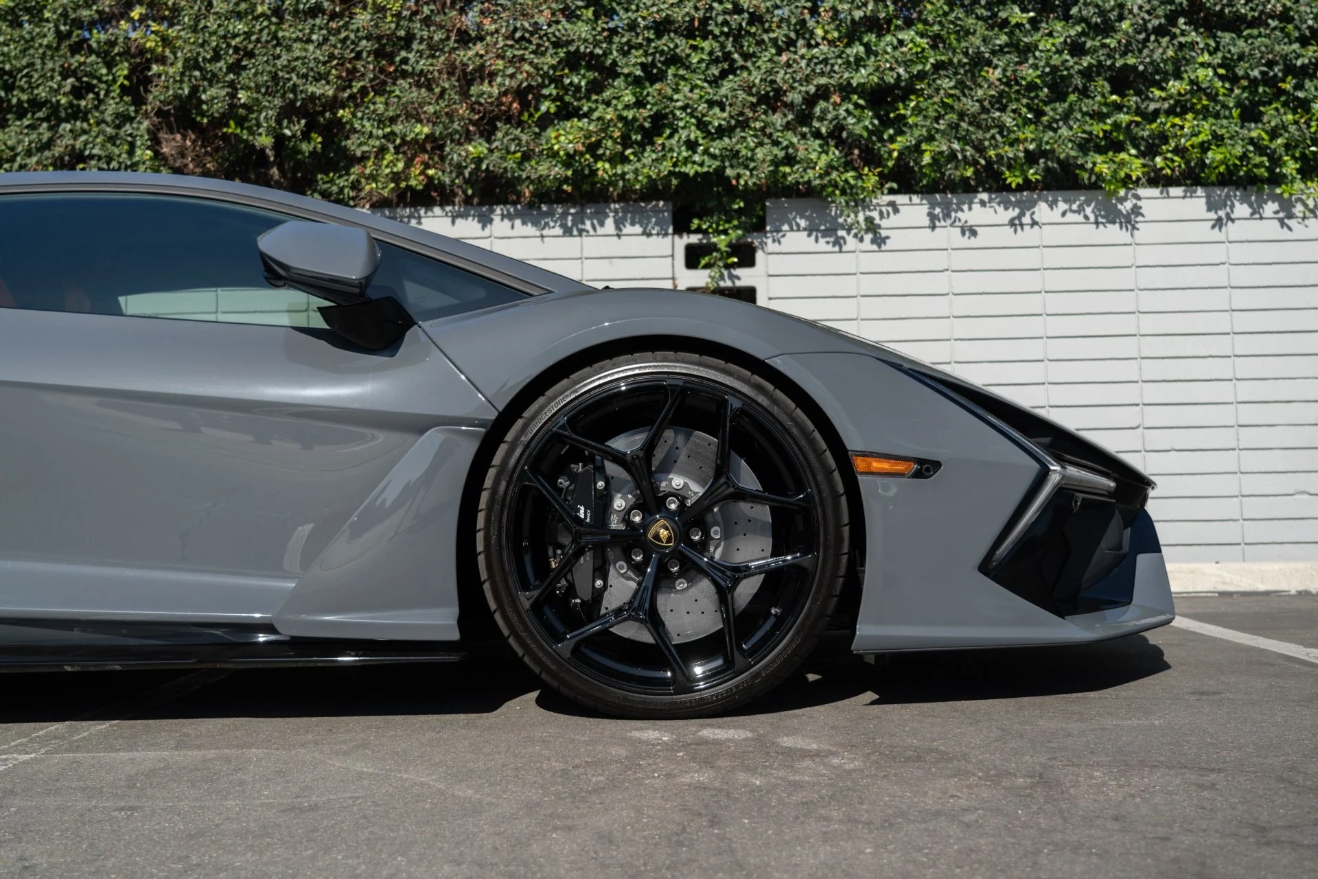 mph010_1294483069_Used_2024_Lamborghini_Revuelto_1755720584_2d9cb1386f