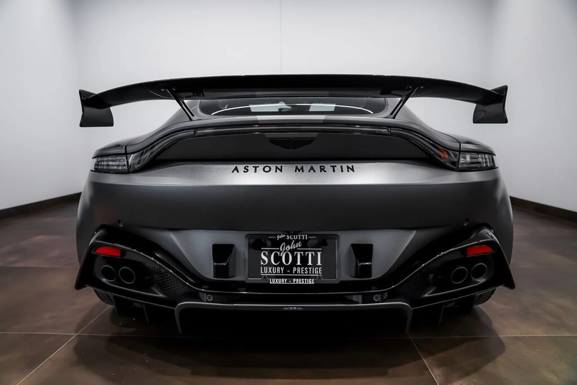 mph010_1296404080_aston_martin_vantage_2023_jpg_v_1758918548_14861cb9ae