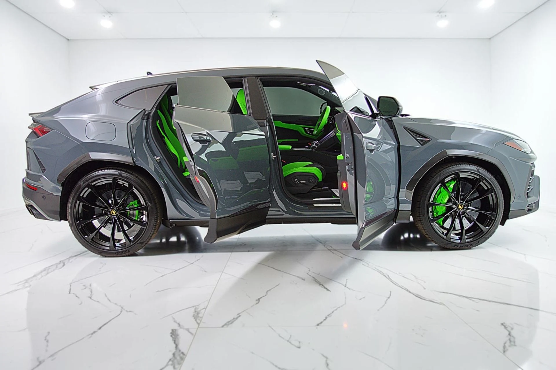 mph010_1300283552_Used_2022_Lamborghini_Urus_SELEZIONE_PRE_OWNED_CERTIFIED_04a65bfc9b