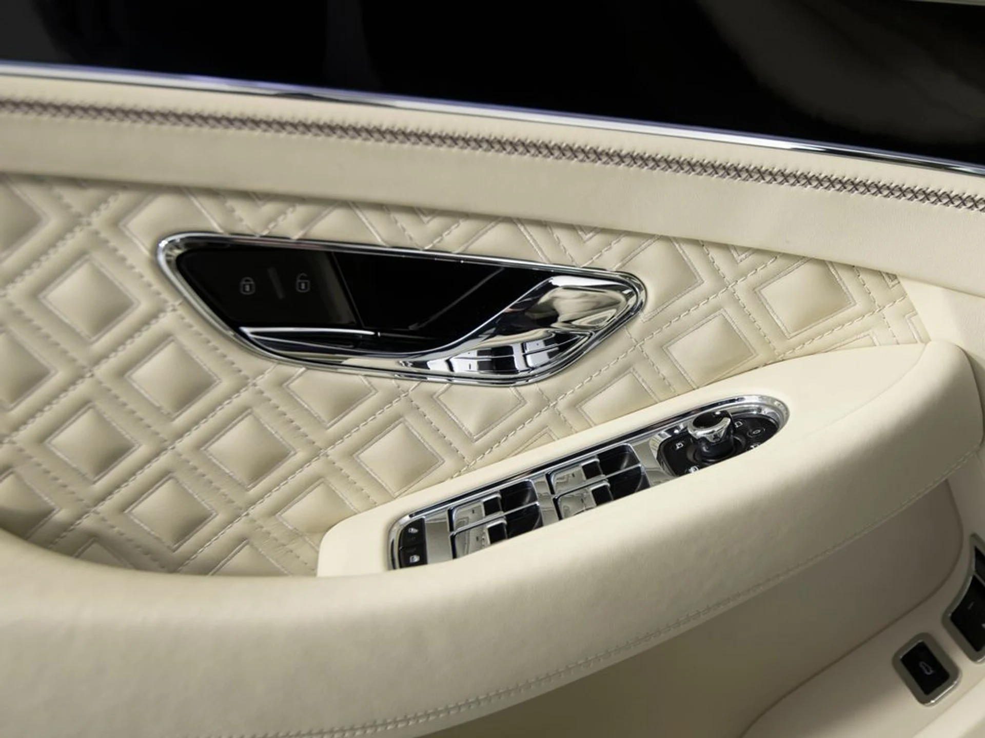 mph010_130749354_8c66724e0d9930694445735276ff98e8x_fb4191a055