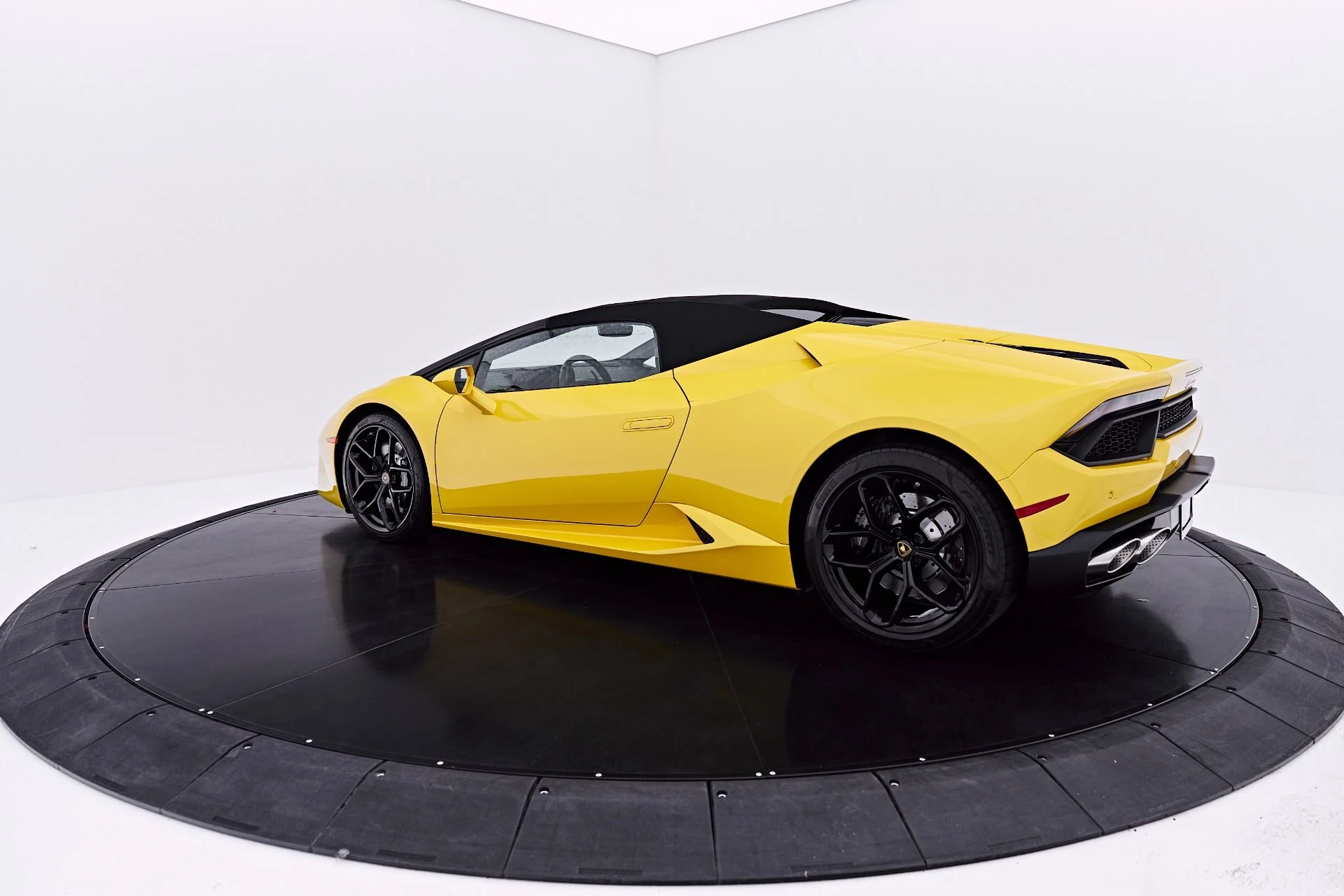 mph010_1322507031_Used_2018_Lamborghini_Huracan_LP_580_2_S_1784246786_72ad73d13d