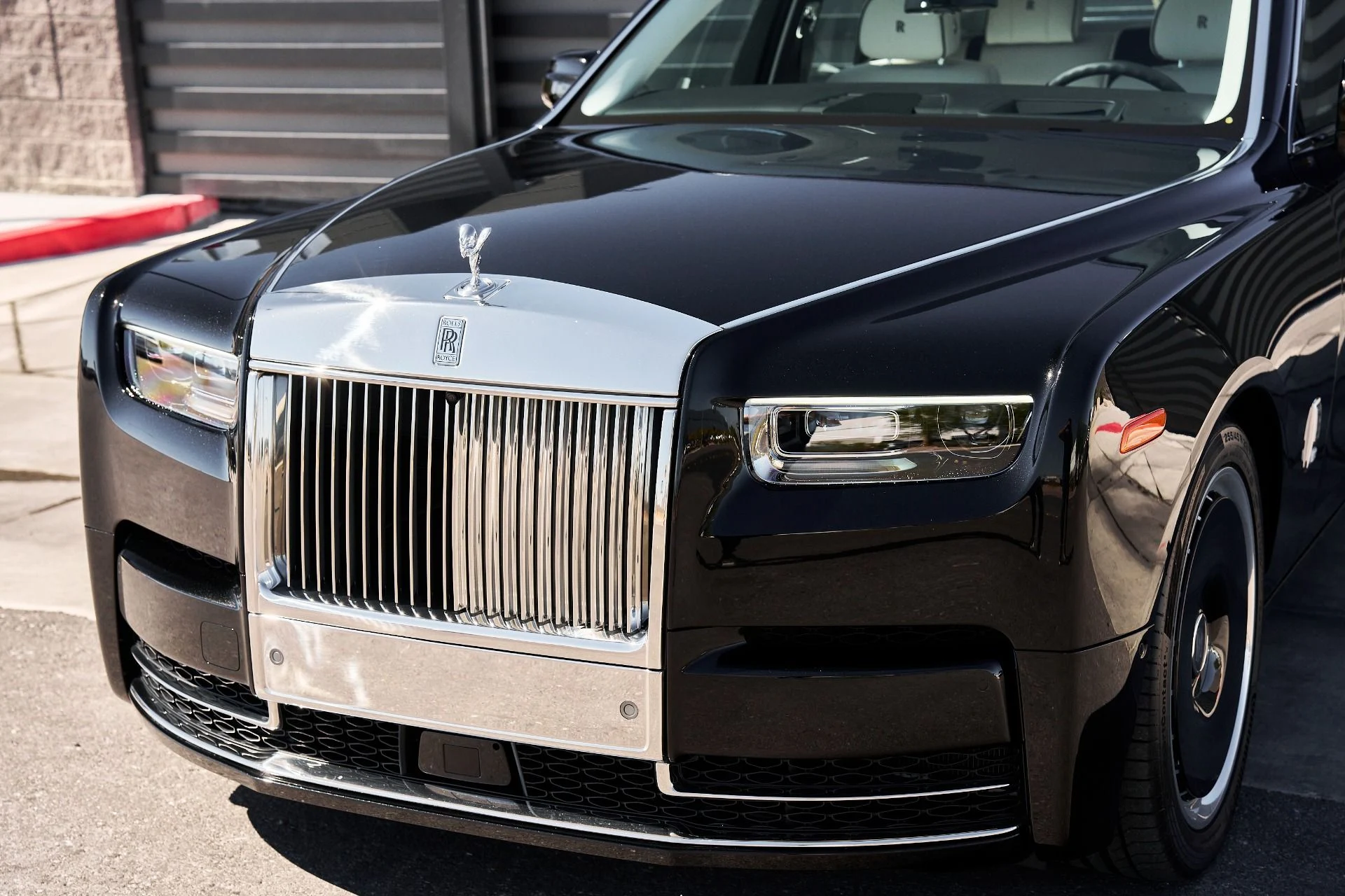 mph010_1334033682_Used_2025_Rolls_Royce_Phantom_Base_1759898818_453750089e