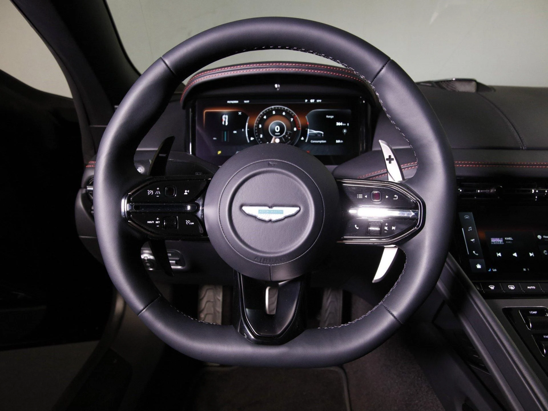 mph010_1340974925_Used_2024_Aston_Martin_DB_12_1758483136_490cdcffc2