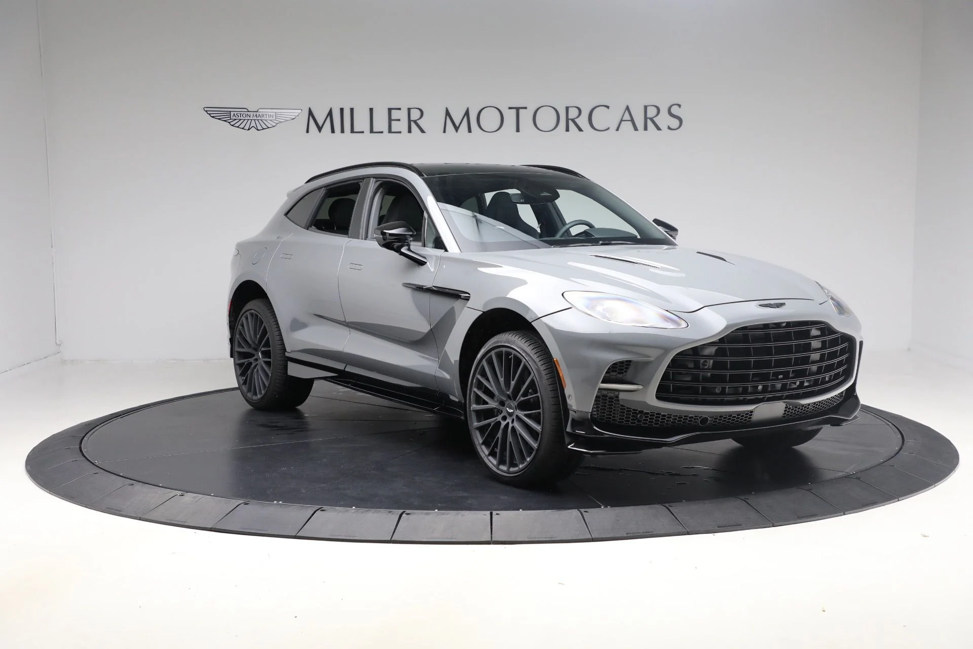 mph010_134235101_New_2025_Aston_Martin_DBX_707_1762018387_dfbbd26ac1