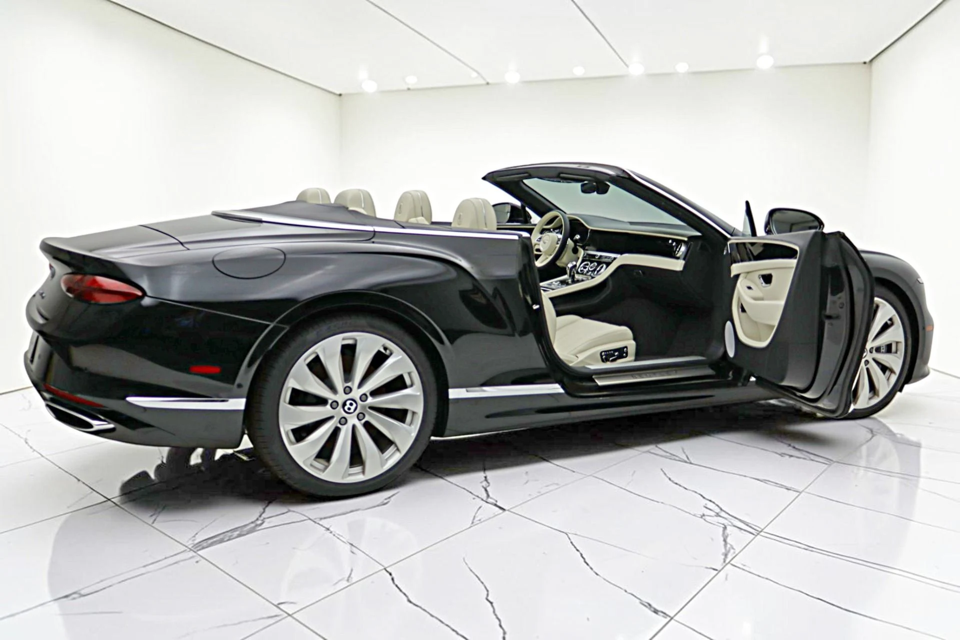 mph010_1343951534_New_2026_Bentley_Continental_GTC_38e0a6788b