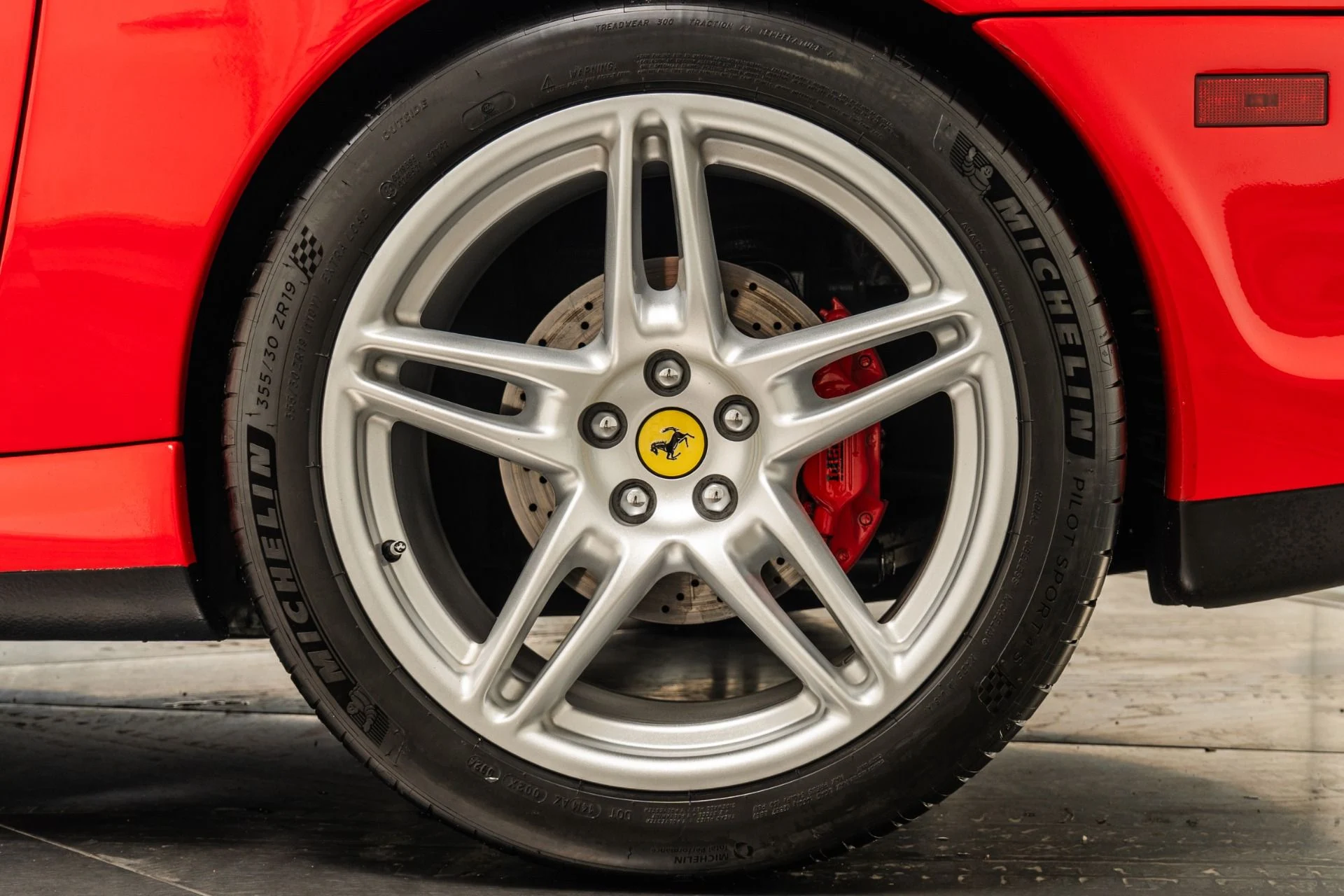 mph010_134696381_Used_2000_Ferrari_550_Maranello_1760995634_ef4bf6cbd4
