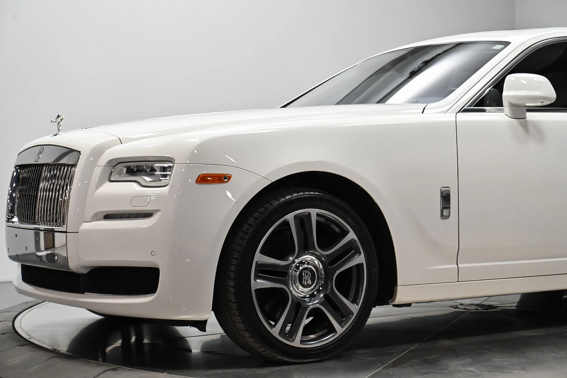 mph010_1352930868_Used_2017_Rolls_Royce_Ghost_1749695060_3d7f32da7e