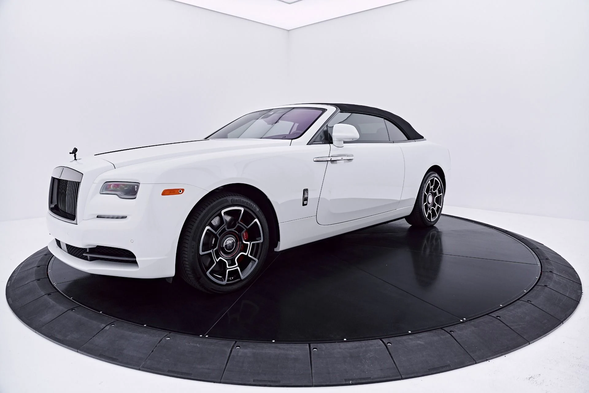 mph010_1357355673_Used_2020_Rolls_Royce_Dawn_Base_1784308126_3fc7aabebe