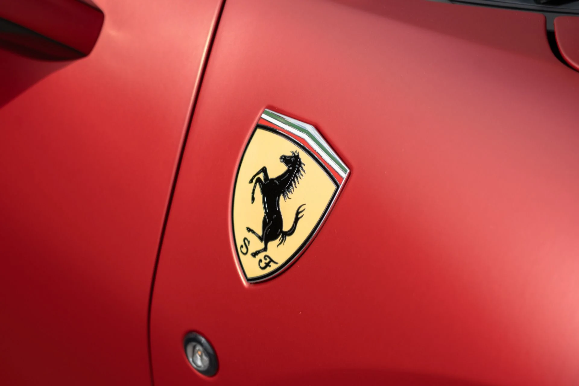 mph010_136044847_Used_2020_Ferrari_F8_Tributo_1756838529_b3f139c0bb