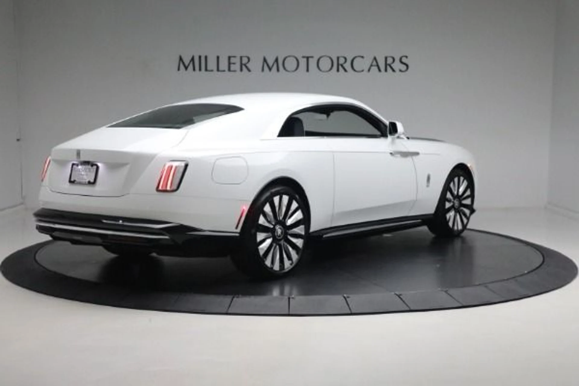 mph010_1360756148_Used_2024_Rolls_Royce_Spectre_ef08dca604