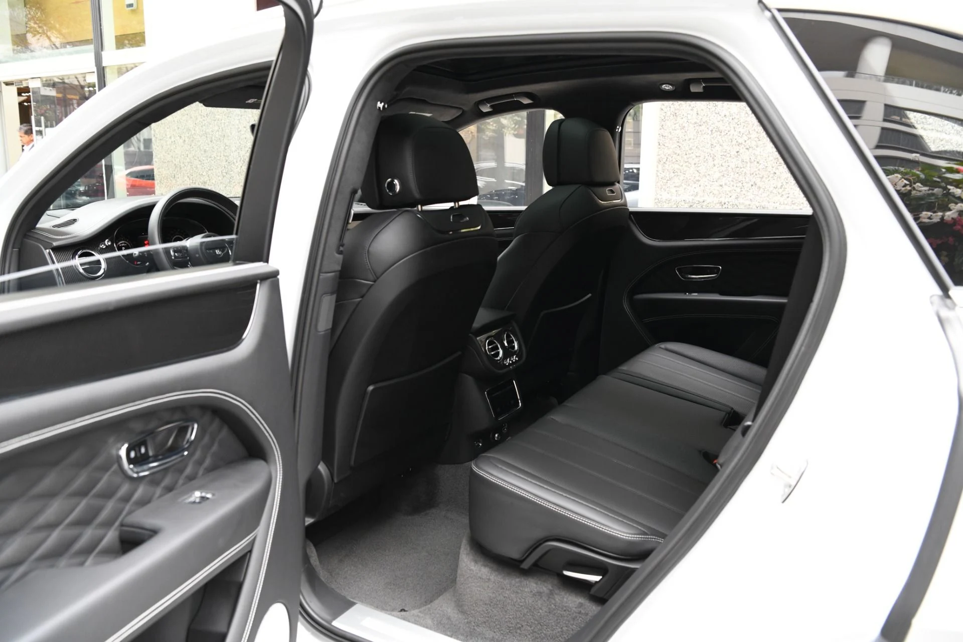 mph010_136784108_Used_2024_Bentley_Bentayga_Azure_V8_1756931549_d91a360ba8