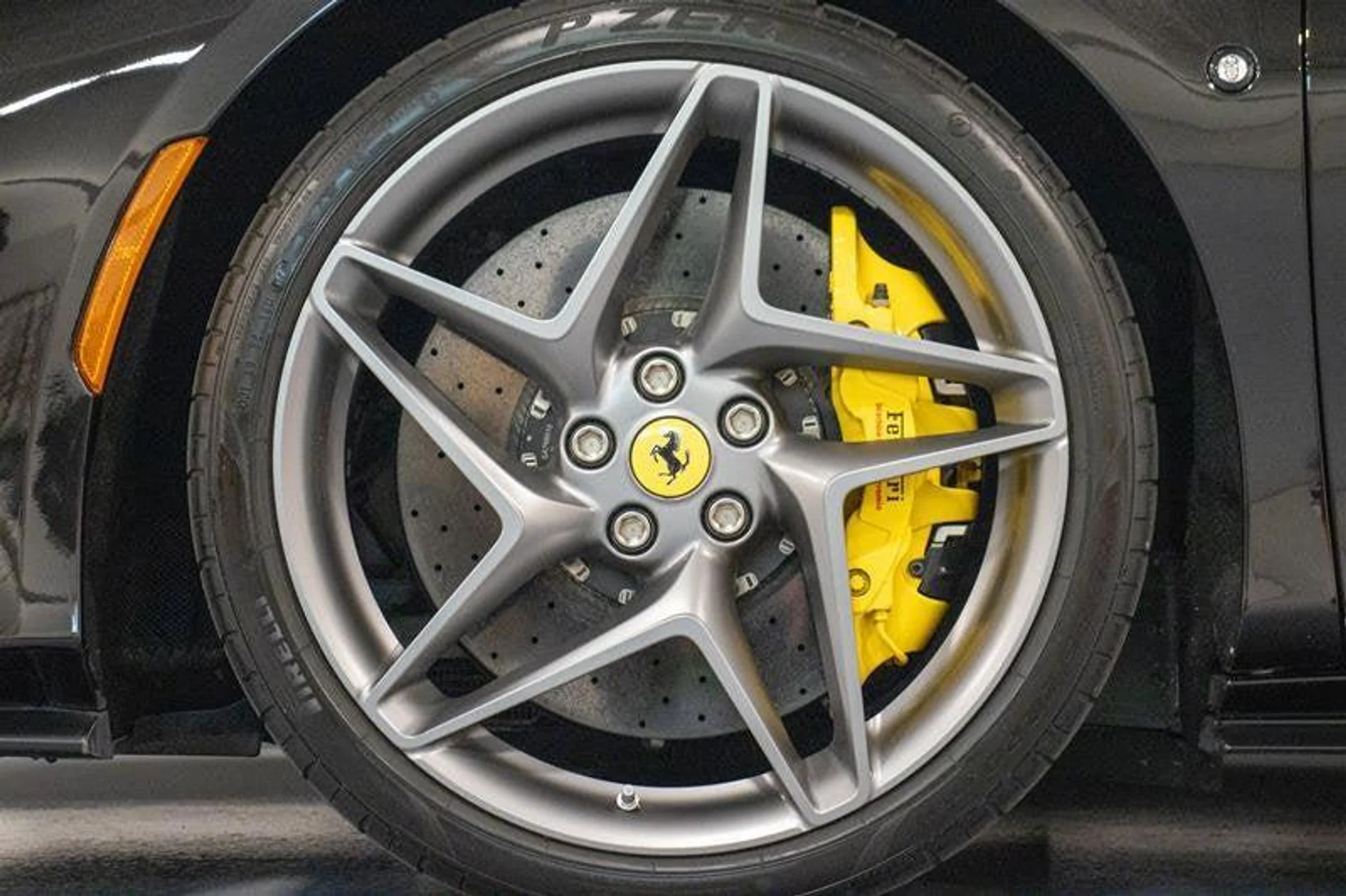 mph010_1378647633_Used_2023_Ferrari_F8_Spider_Base_1782923006_1af375e3be