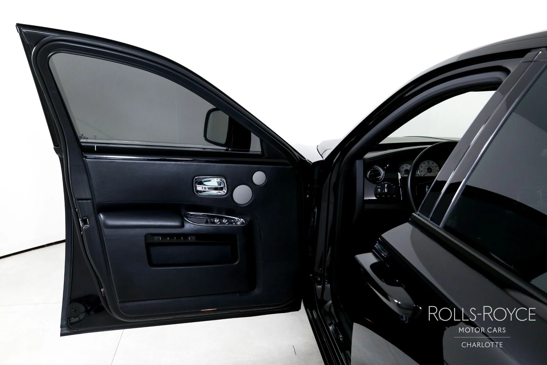 mph010_1379012137_Used_2011_Rolls_Royce_Ghost_1781189542_83384e3971