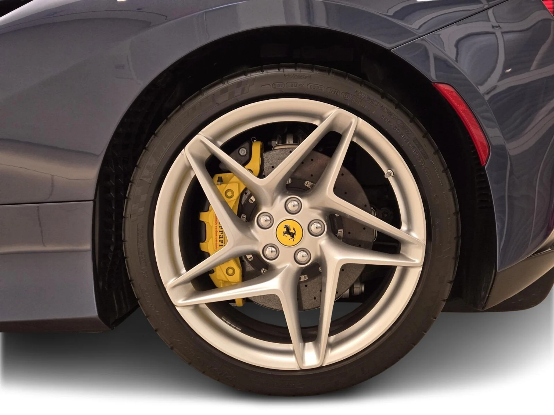 mph010_1385635193_Used_2022_Ferrari_F8_Spider_1753250631_9e78ba1b34