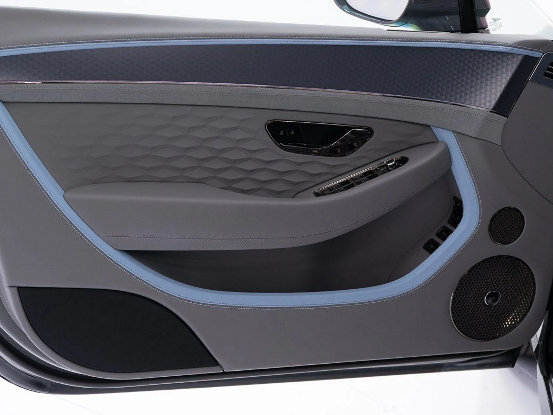 mph010_142558229_073b066449e039bc6a4f7a7bf7675b54_45bd666916