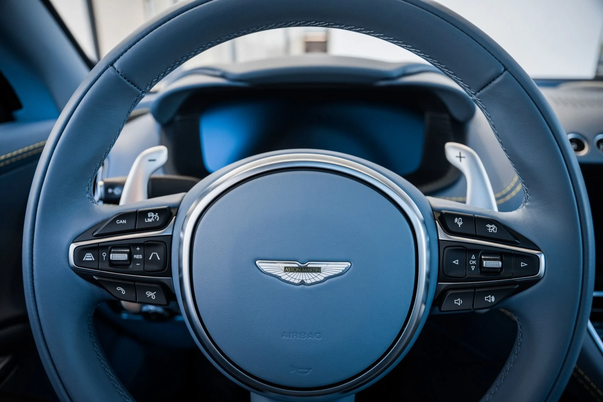 mph010_1425605998_Used_2023_Aston_Martin_DBX_707_1728832242_18bbeff736