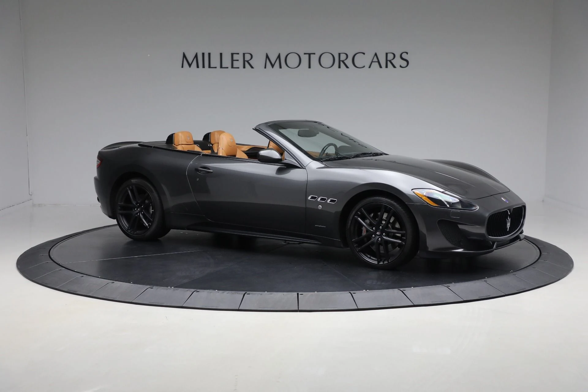 mph010_1432669114_Used_2015_Maserati_Gran_Turismo_e7b80bba21