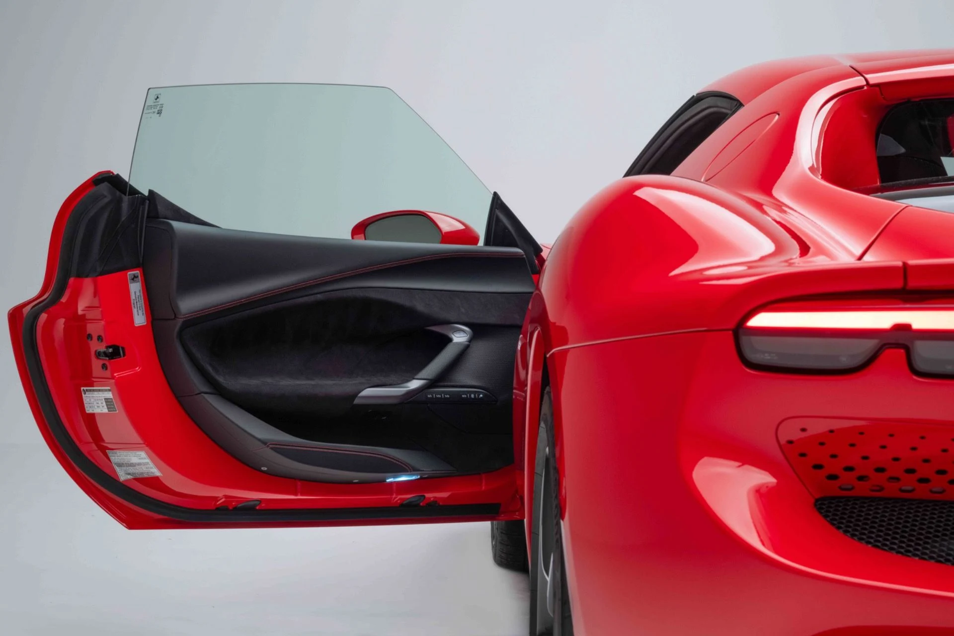 mph010_1436324246_Used_2025_Ferrari_296_GTB_1774025092_59e70a62a1