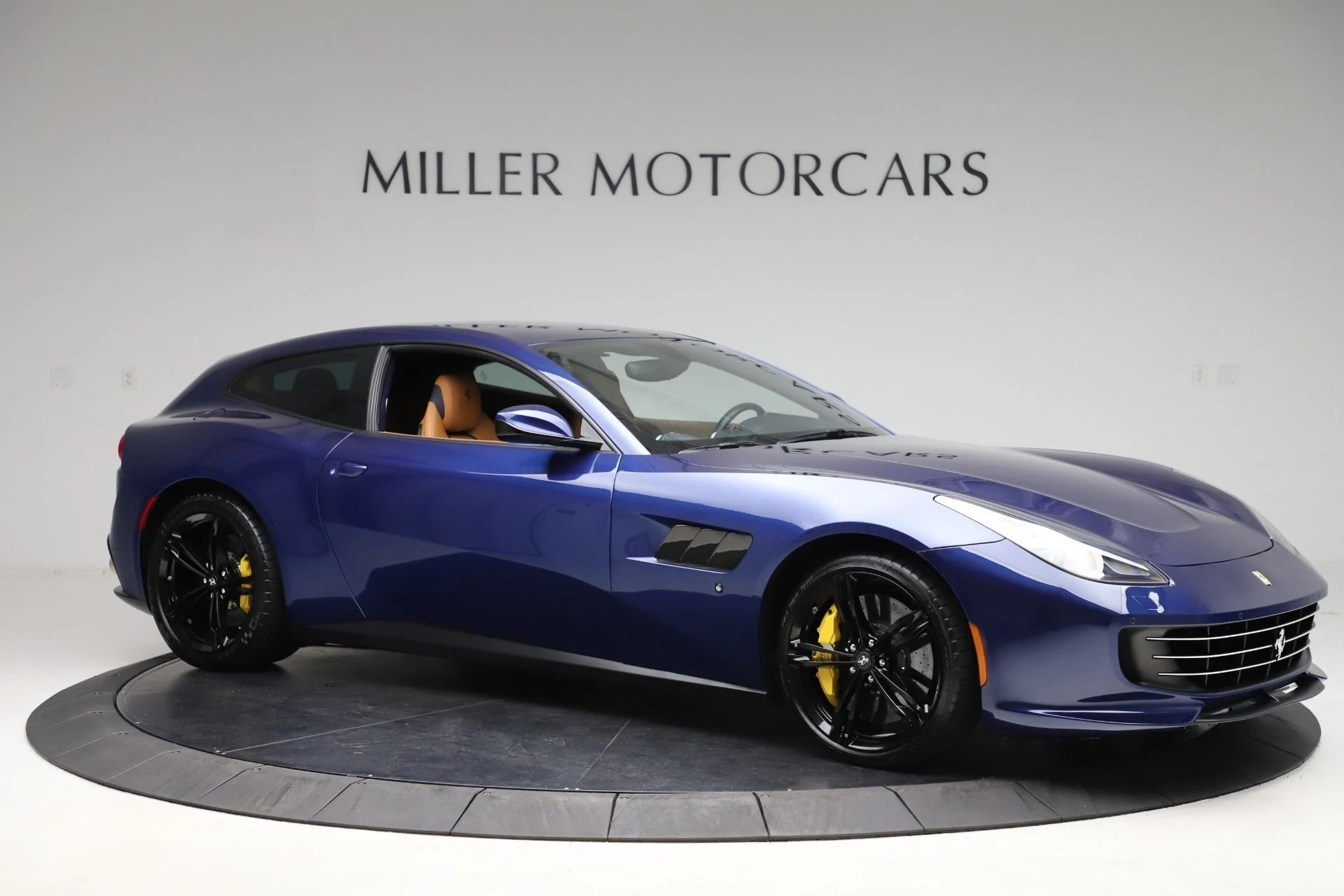 mph010_1439357808_Used_2017_Ferrari_GTC_4_Lusso_292f8d66f3