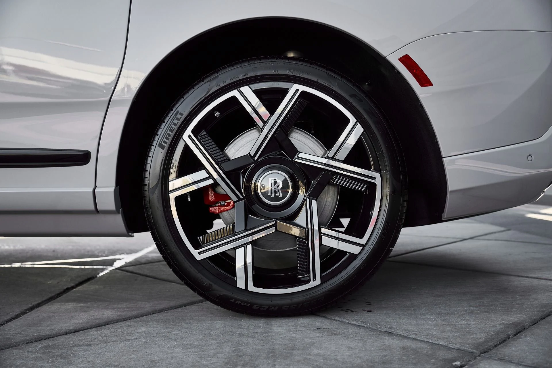 mph010_1444159978_Used_2025_Rolls_Royce_Cullinan_1775588055_f04be3a1eb