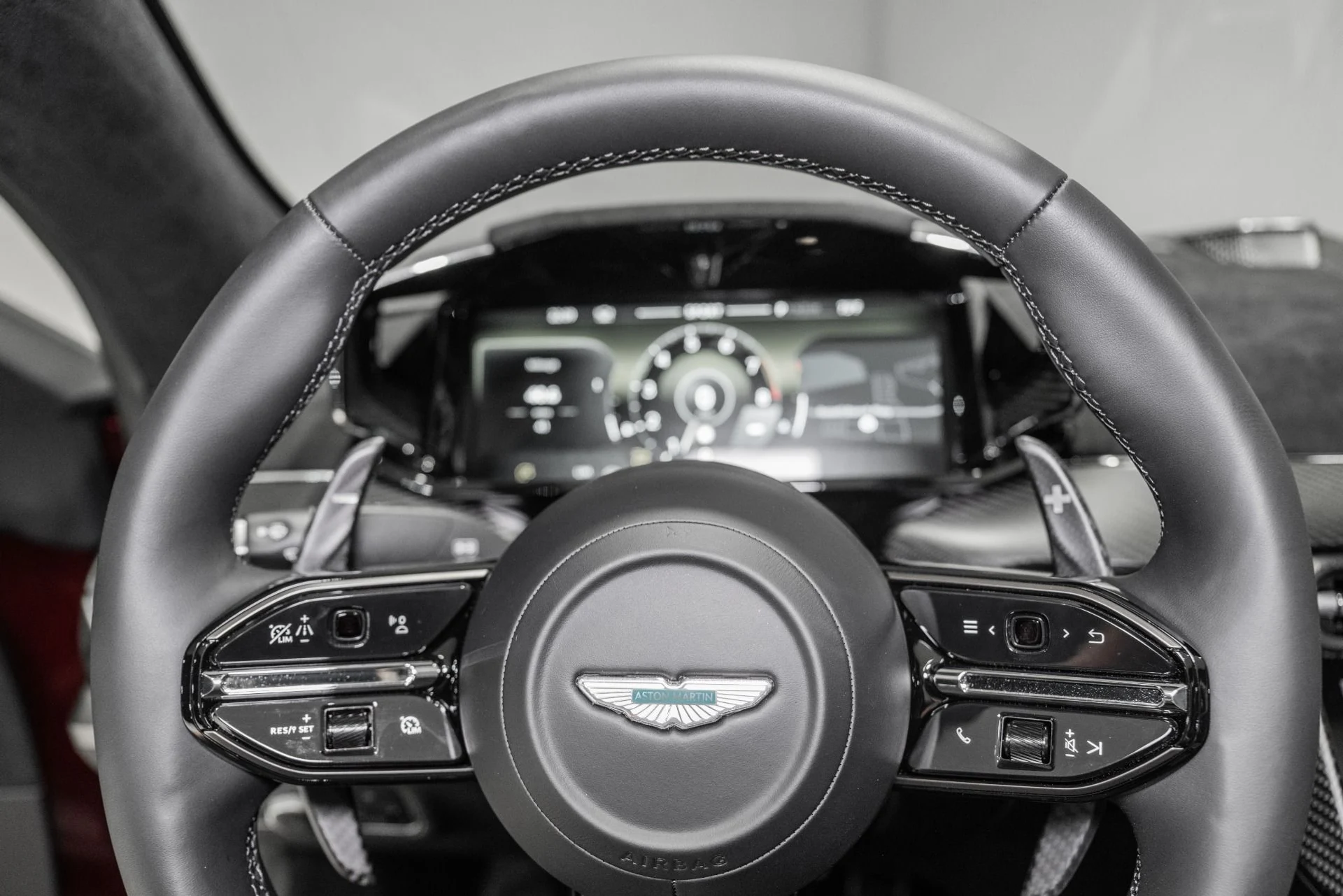 mph010_145164801_New_2026_Aston_Martin_Vantage_S_Roadster_1784732743_2d243771bf