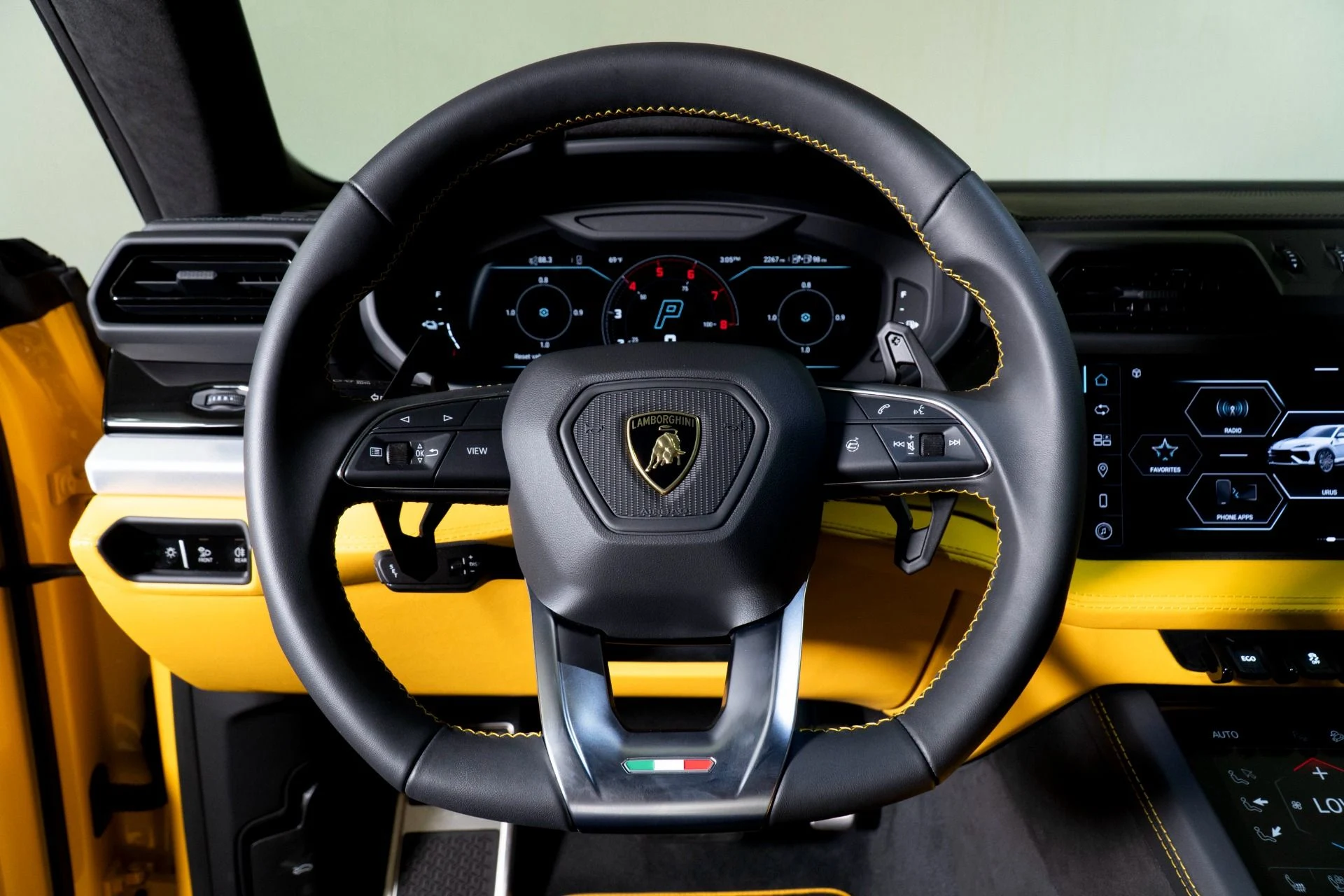 mph010_1453864716_Used_2025_Lamborghini_Urus_SE_1777525057_36bae7d856