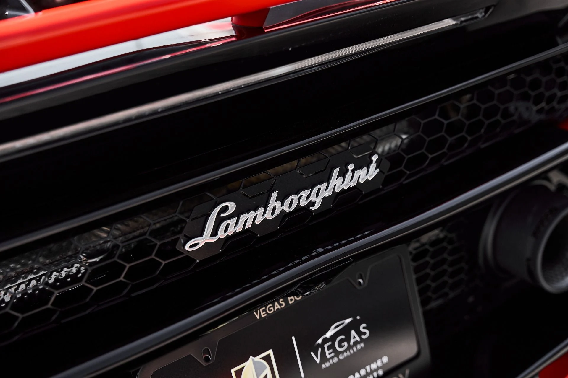 mph010_1454685449_Used_2023_Lamborghini_Huracan_EVO_Base_1776733376_8ee8d65d41