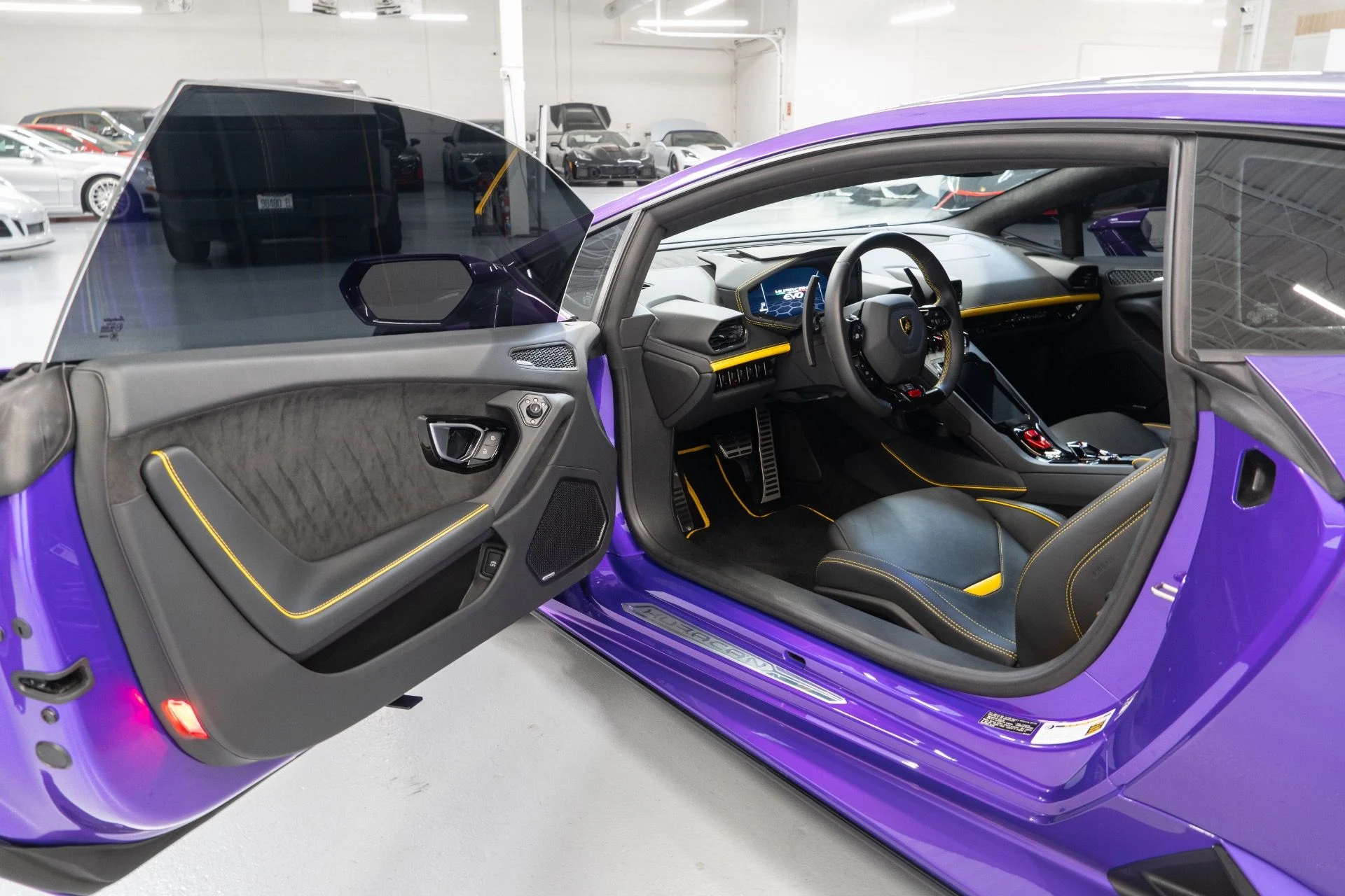 mph010_1460512985_Used_2023_Lamborghini_Huracan_EVO_1759348763_3194f9511d
