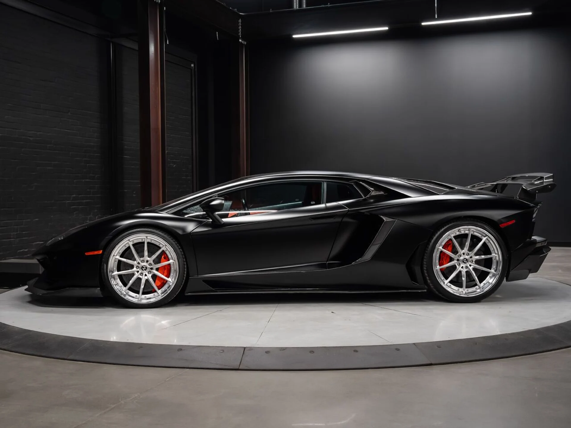 mph010_1462569873_lamborghini_aventador_2015_35028d512b