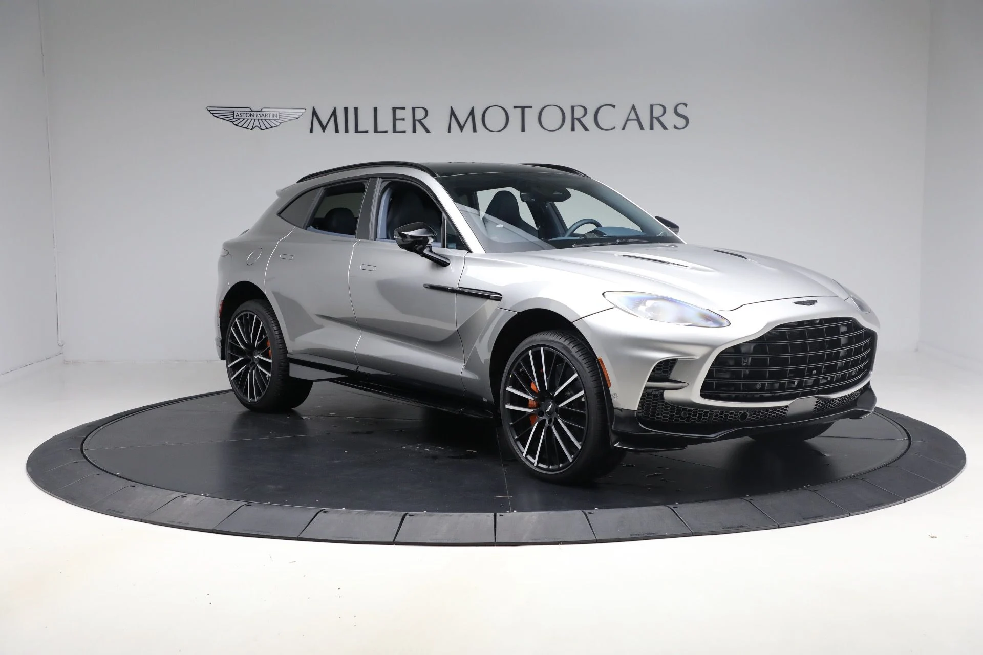 mph010_1481748847_New_2025_Aston_Martin_DBX_707_1762018673_968a9787f7