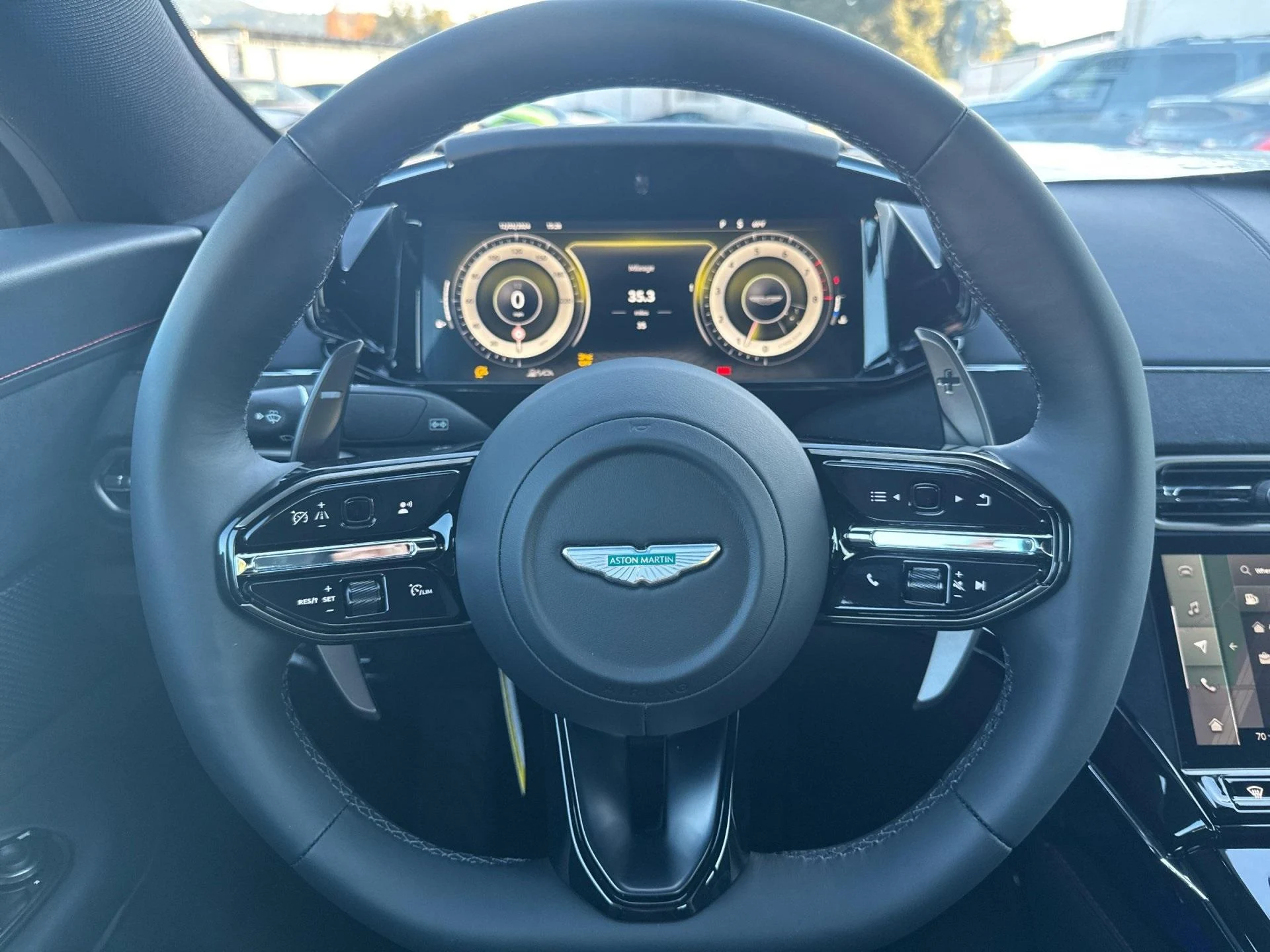 mph010_1486513342_Used_2025_Aston_Martin_Vantage_1747424220_f8a9fcacd1
