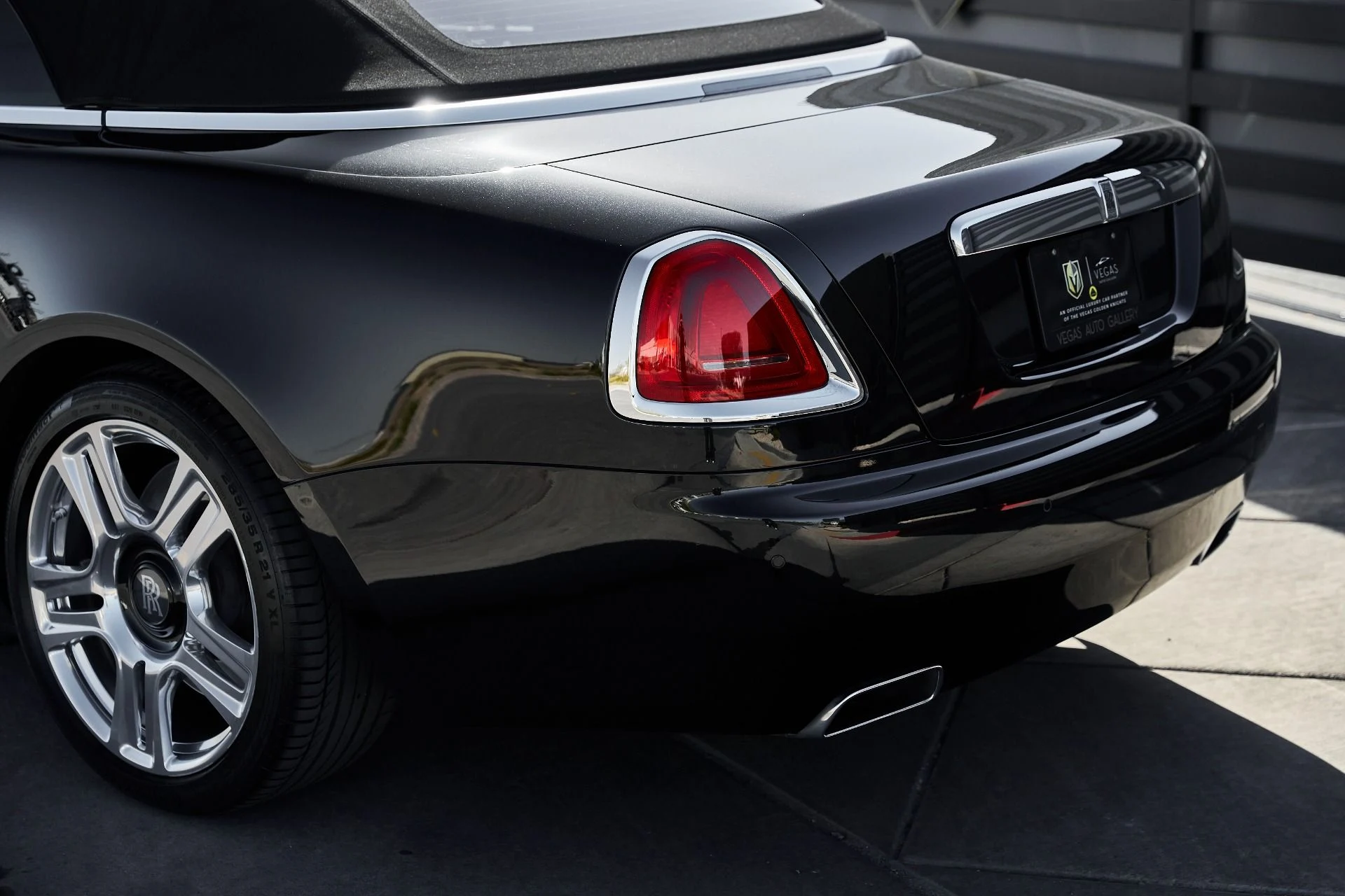 mph010_1489164671_Used_2016_Rolls_Royce_Dawn_Base_1770086688_7c09d0f342