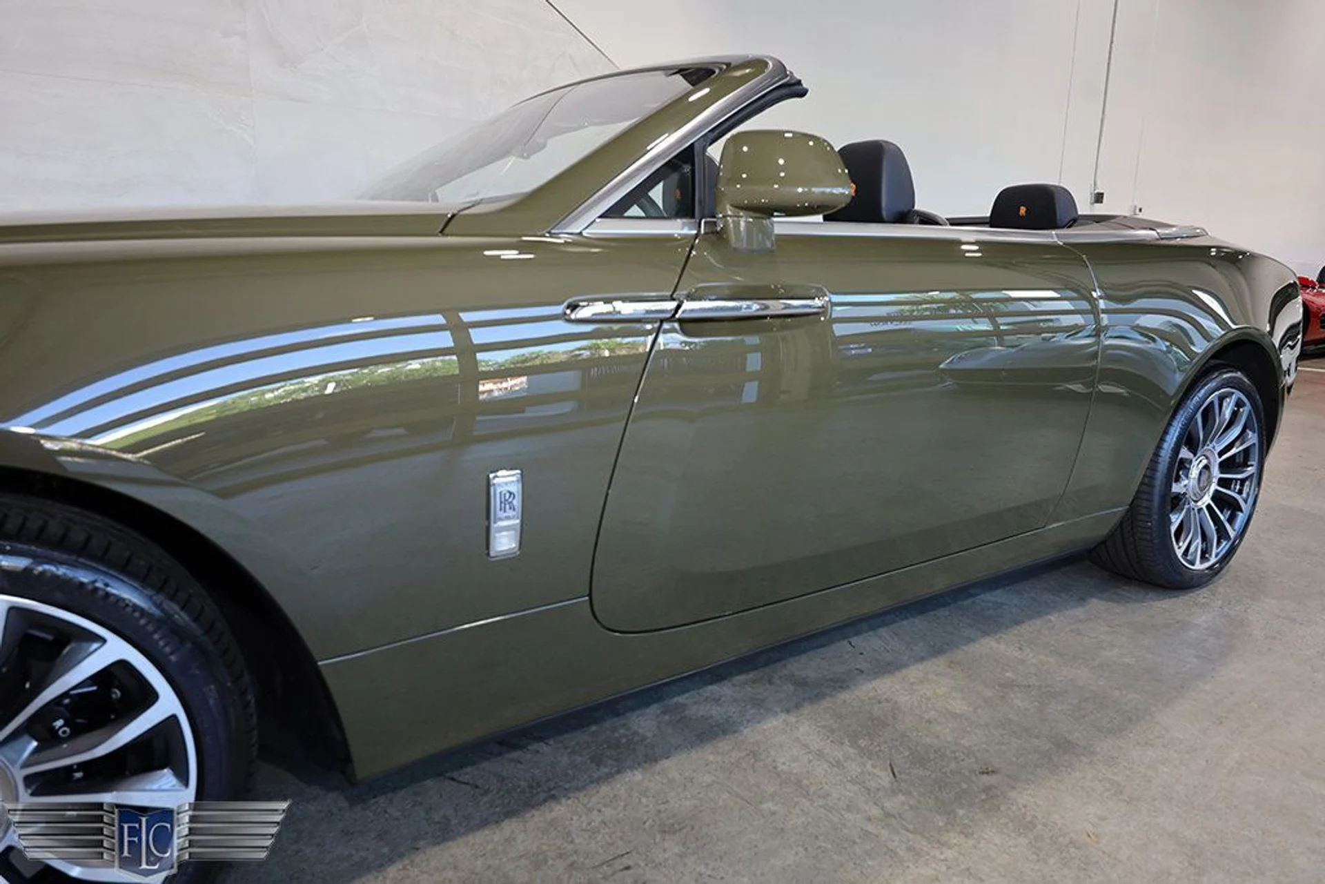 mph010_1496920540_used_2021_rolls_royce_dawn_convertible_9689_23009297_11_1024_1dc3f79d56