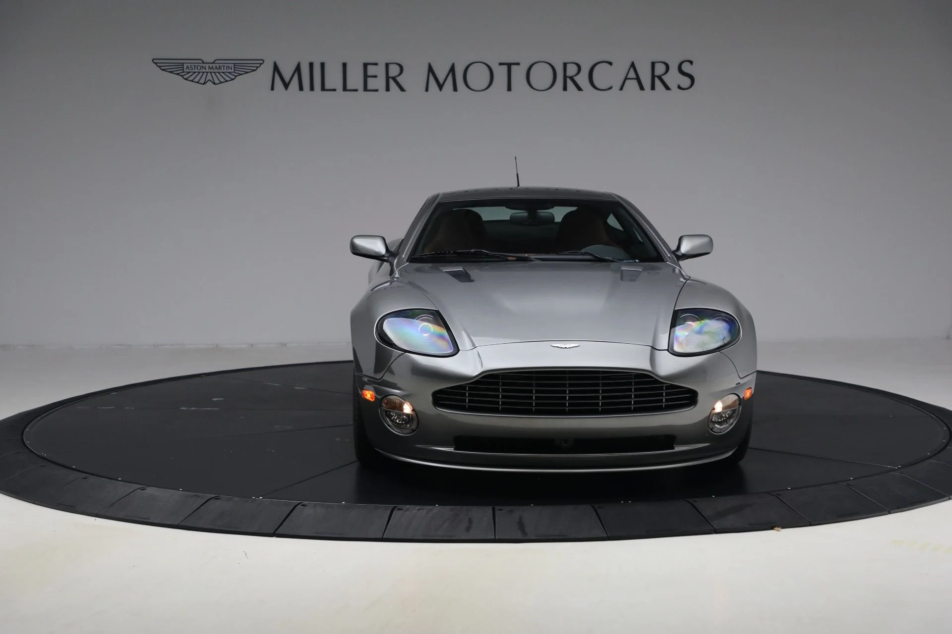 mph010_1508305927_Used_2006_Aston_Martin_V12_Vanquish_S_1792851936_7b3cce9fcd