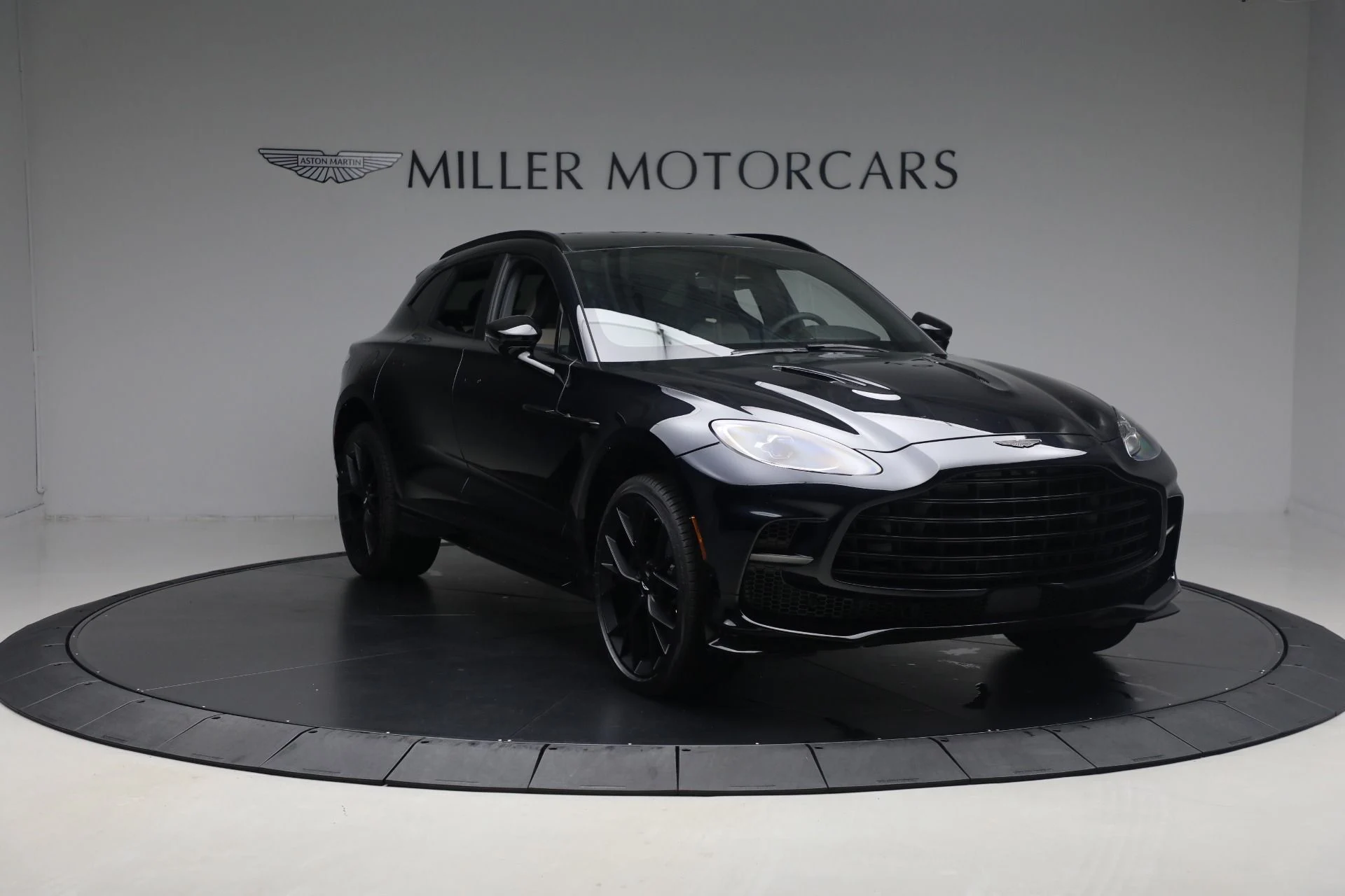 mph010_1508473836_New_2025_Aston_Martin_DBX_707_245fadfde5