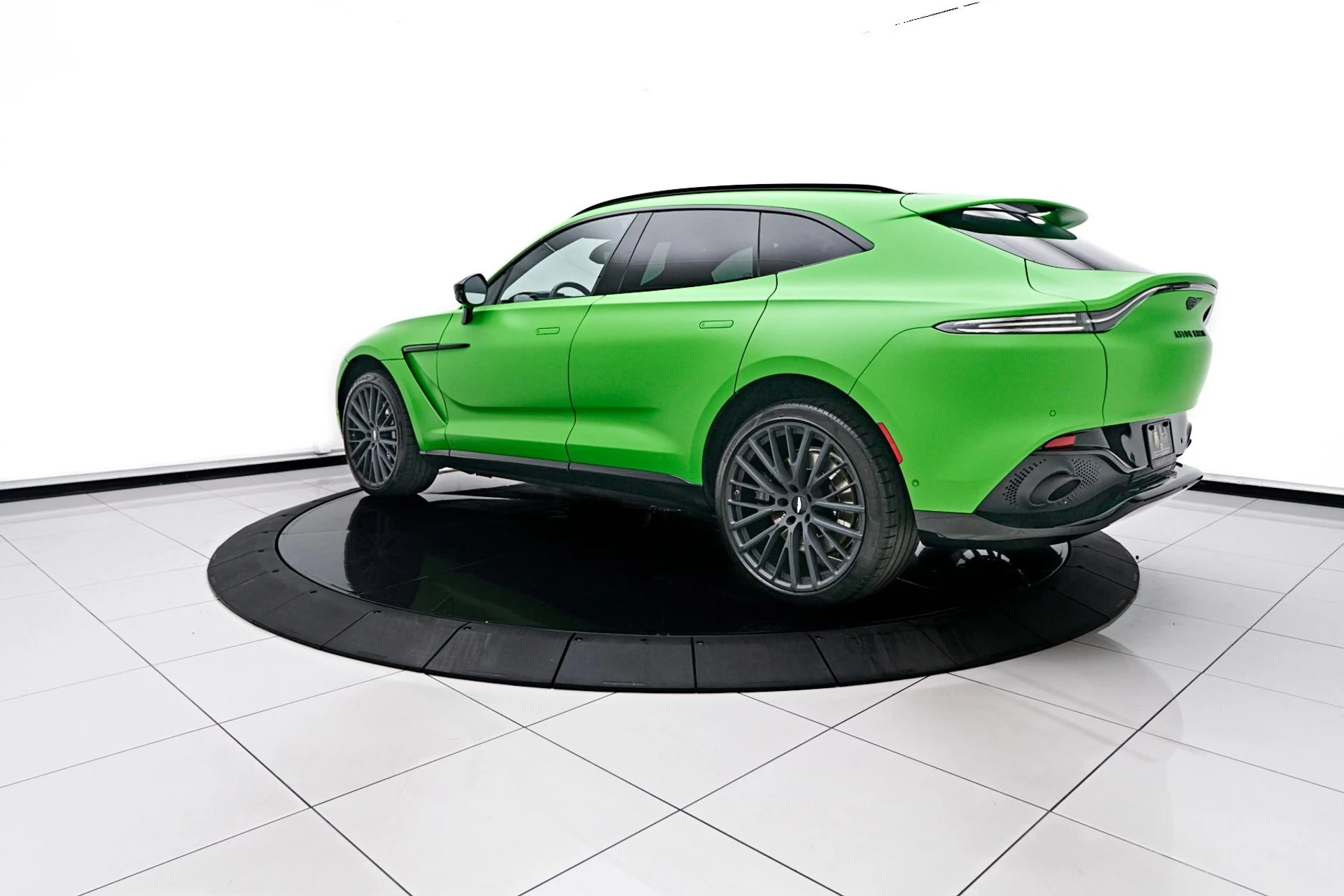 mph010_1513738902_Used_2022_Aston_Martin_DBX_Base_1746130319_e5ccd32574