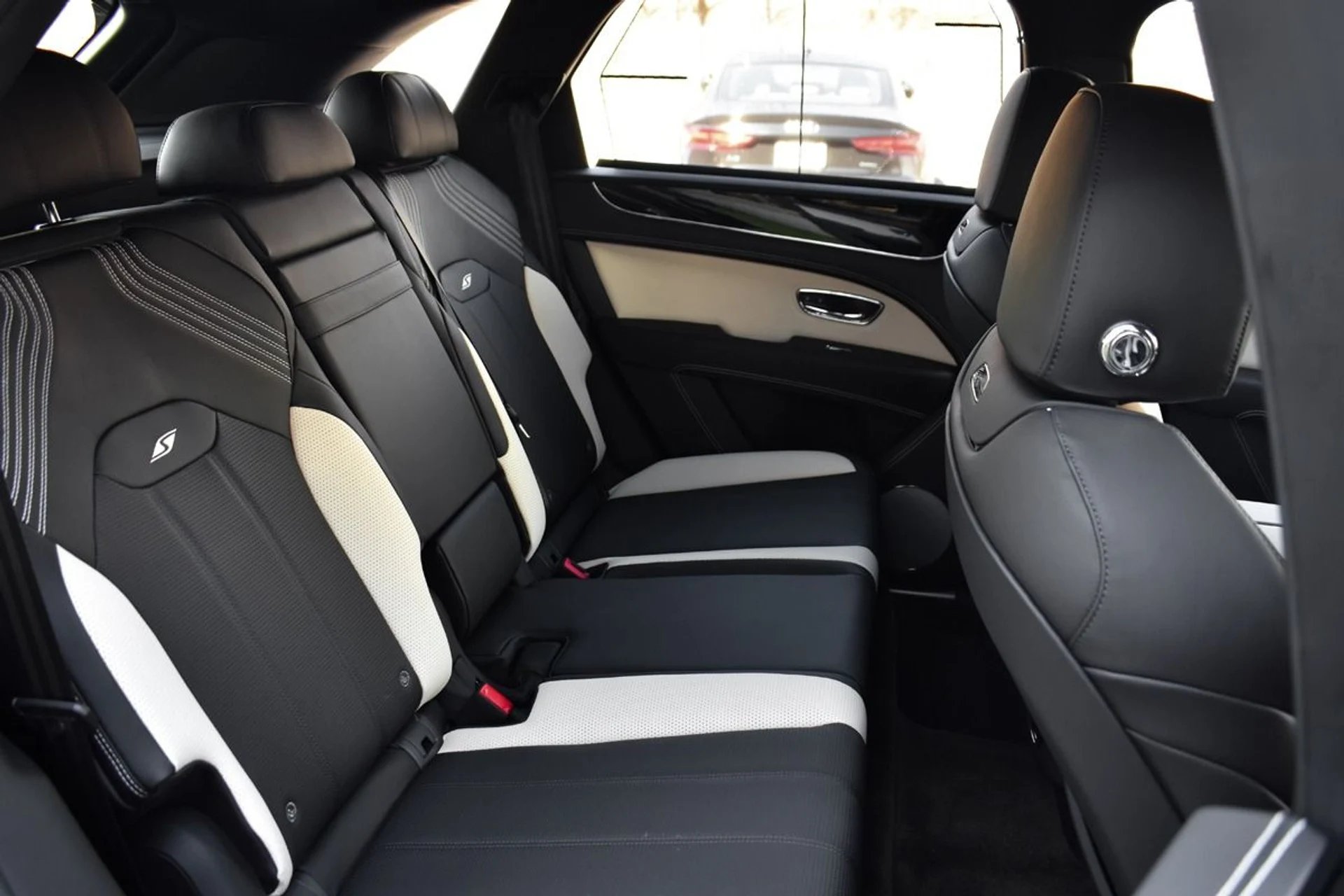 mph010_1525289336_Used_2022_Bentley_Bentayga_S_V8_1768386239_7f18b7cc5d