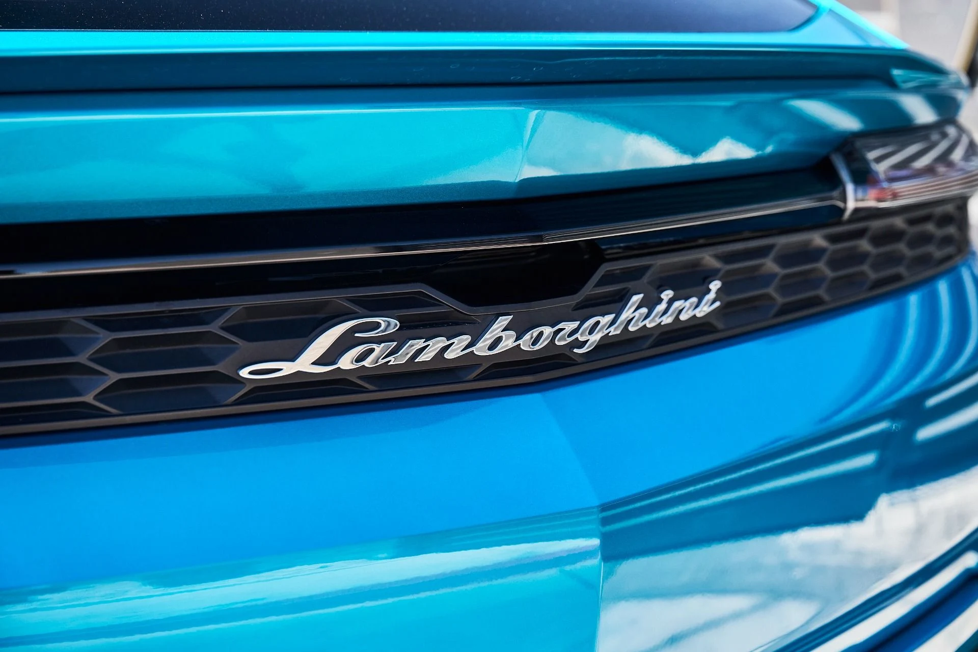 mph010_152579454_Used_2025_Lamborghini_Urus_SE_1781314174_aec0468590