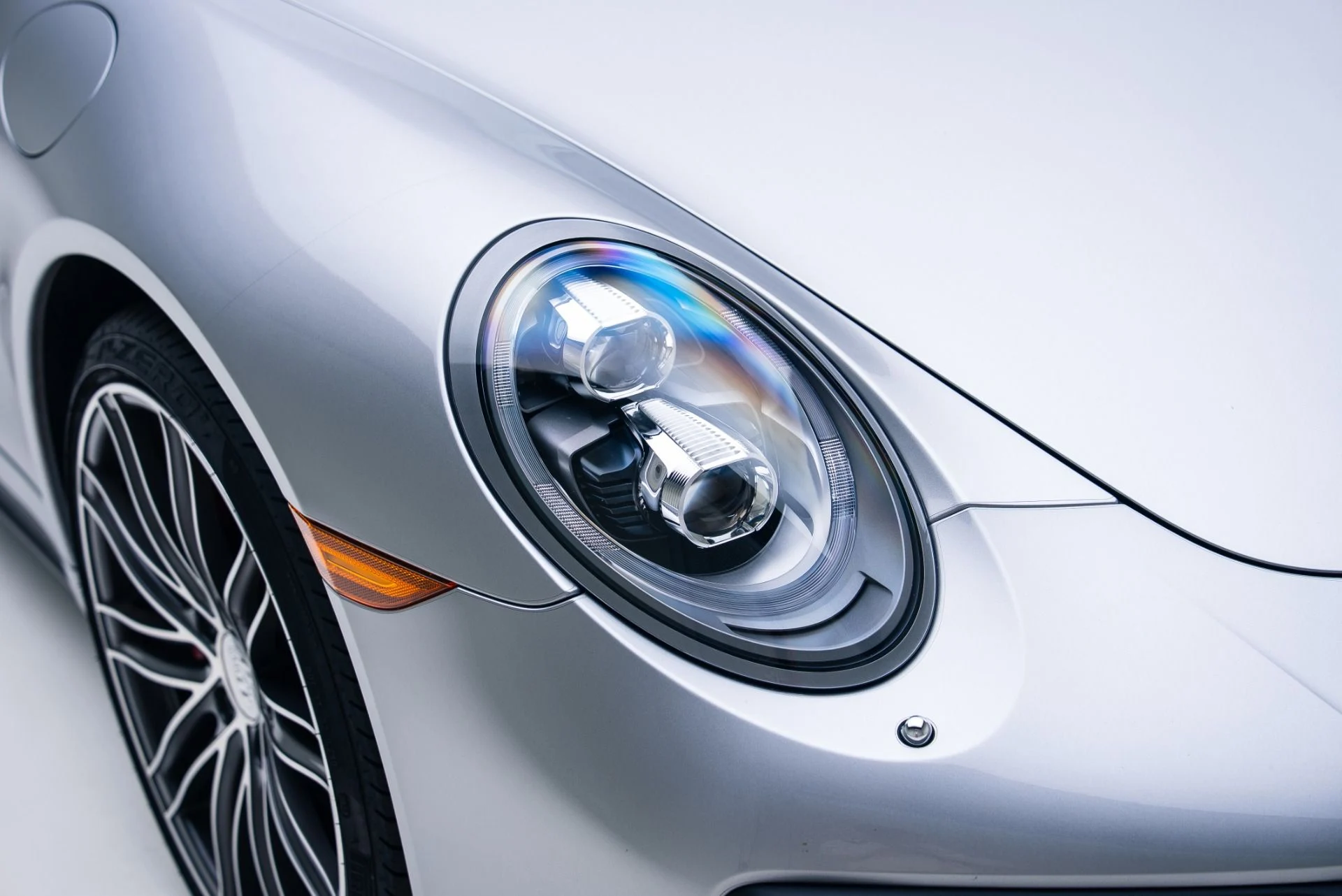 mph010_15259670_Used_2018_Porsche_911_Turbo_1765307368_f5265b042e