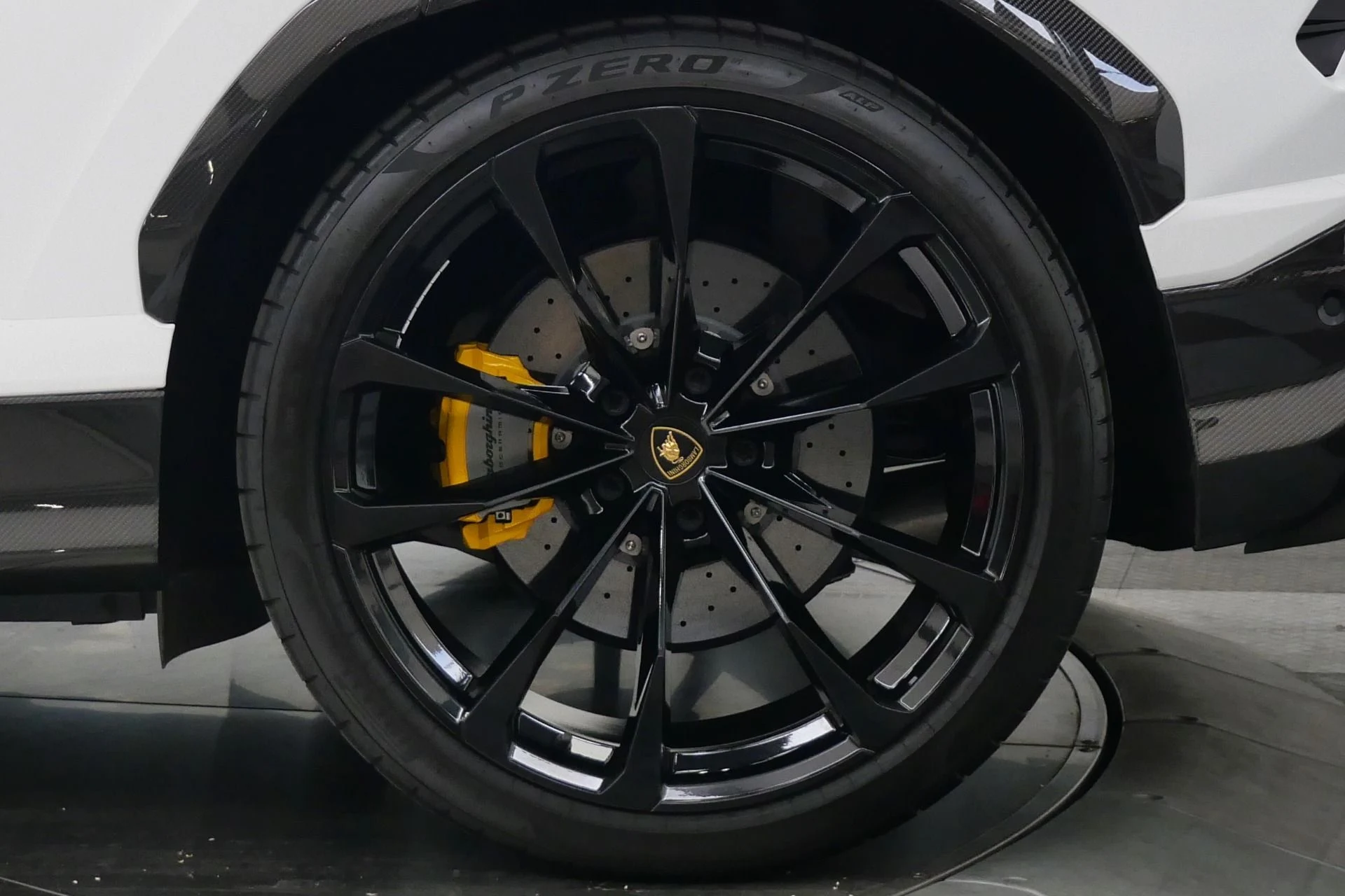 mph010_1531634847_Used_2021_Lamborghini_Urus_Carbon_Fiber_Packs_Inside_and_Out_23_Inch_Wheels_1775930480_f962d49f2a