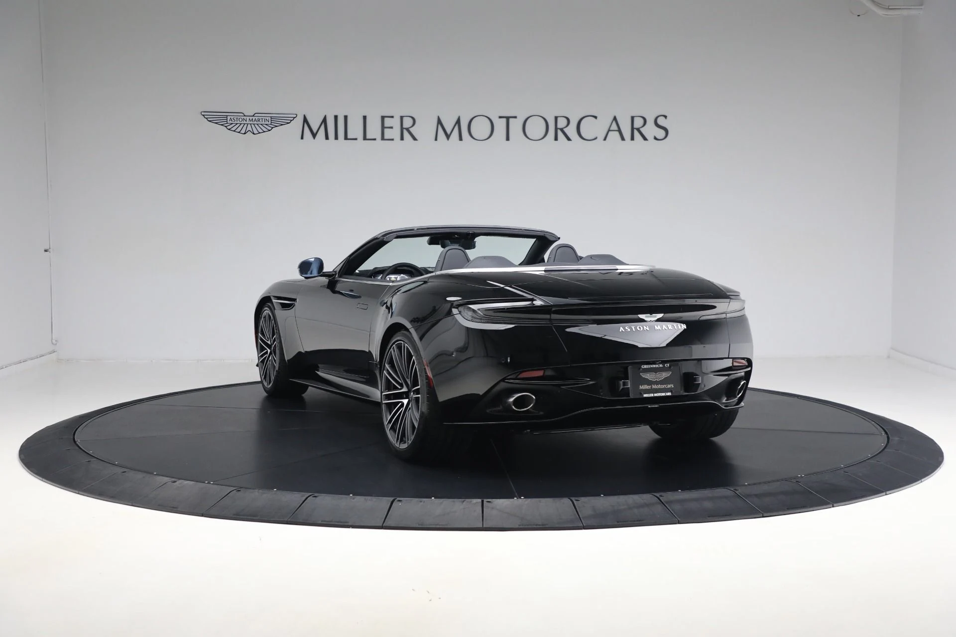 mph010_1539417255_New_2025_Aston_Martin_DB_12_Volante_33de9f7177