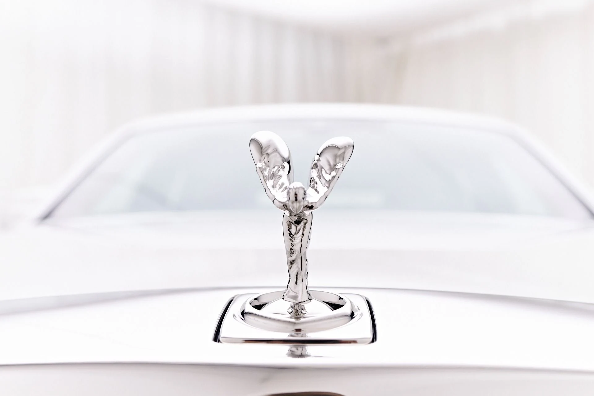 mph010_1546678842_Used_2025_Rolls_Royce_Phantom_Base_1758394094_d21fe1f4ce