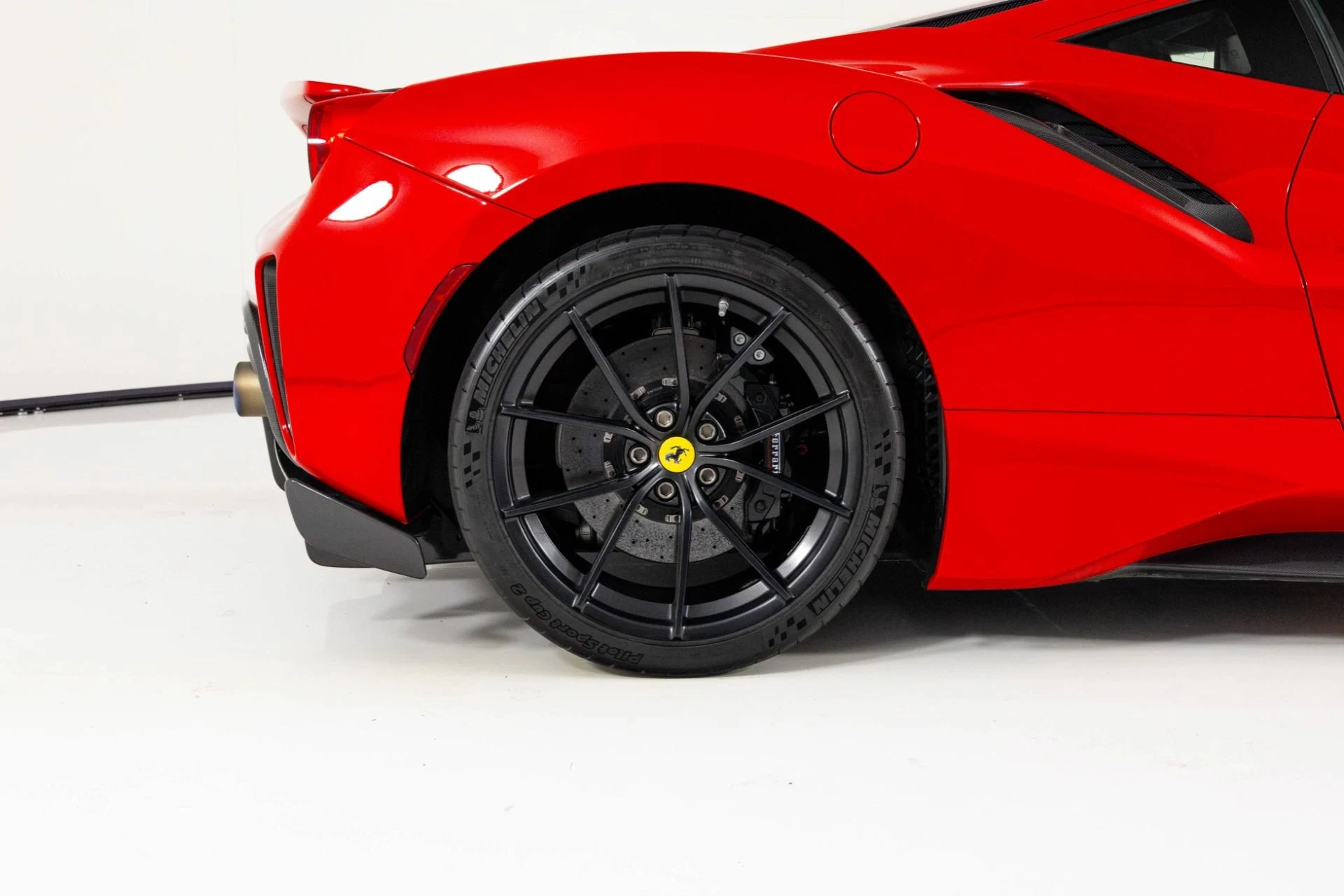 mph010_1546878460_Used_2019_Ferrari_488_Pista_1761352057_ffd88257f3