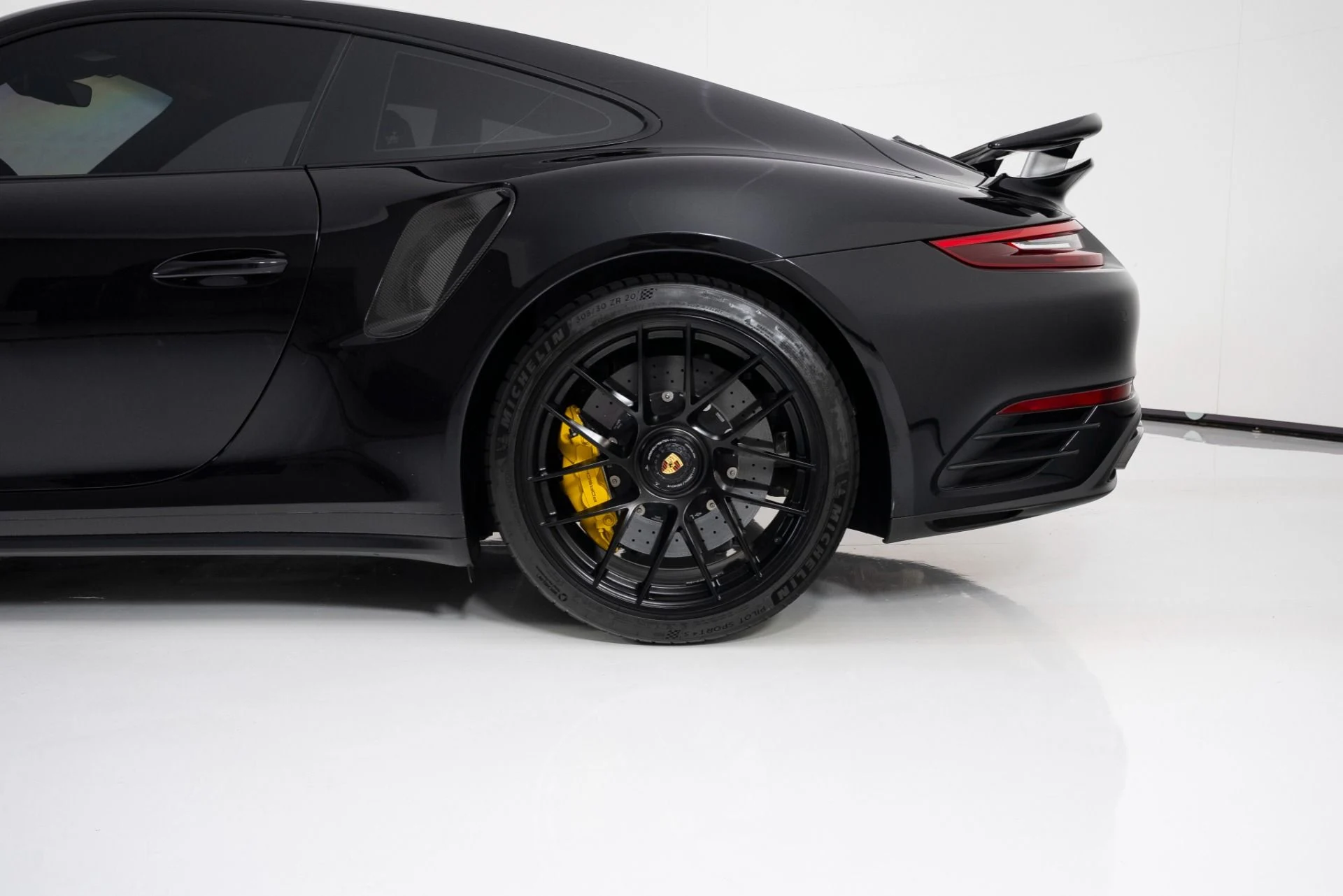 mph010_1551568941_Used_2019_Porsche_911_Turbo_S_1757958876_4234fb7900