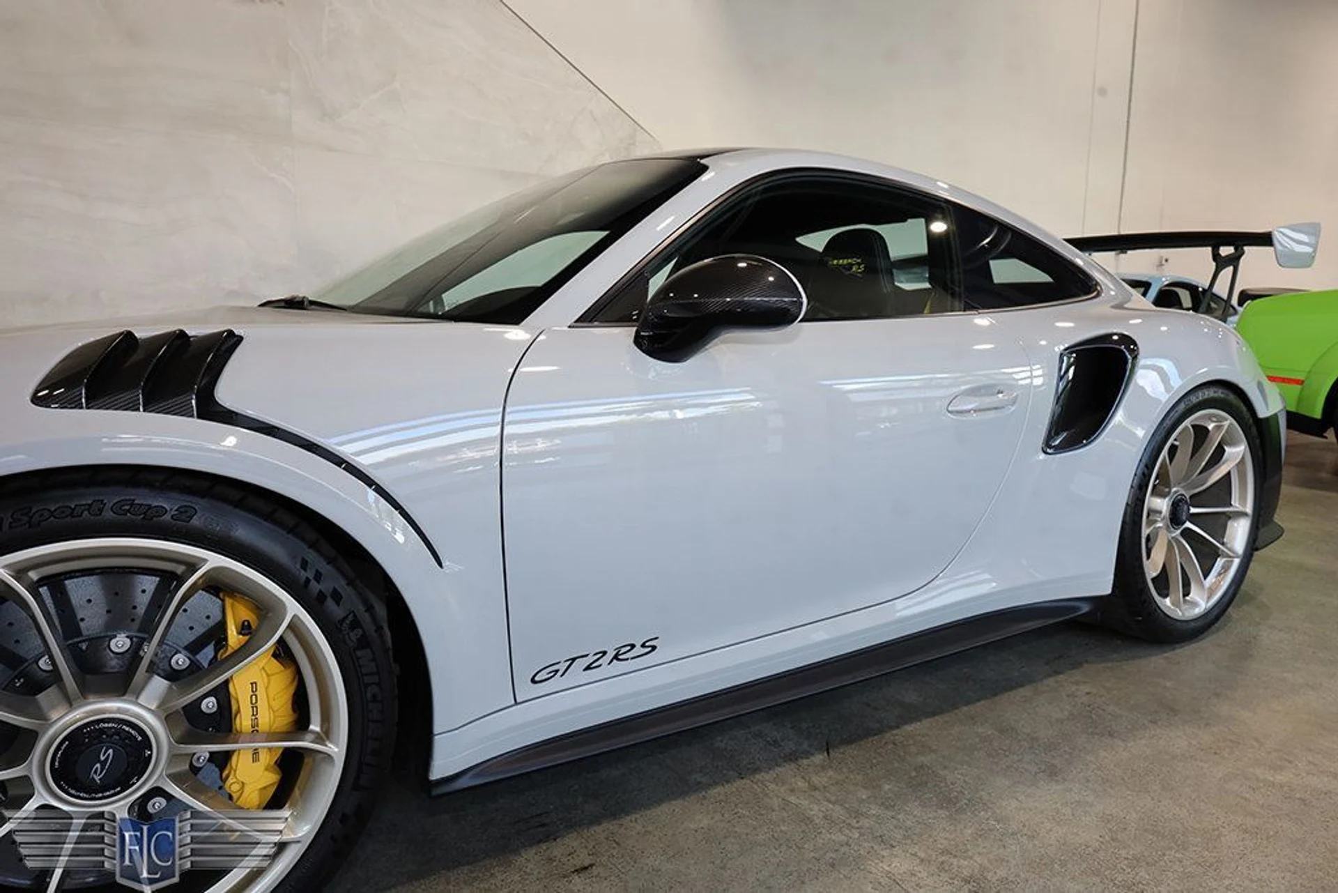 mph010_1562733264_used_2018_porsche_911_gt2rsweissach_9689_22986338_11_1024_a41631f91b