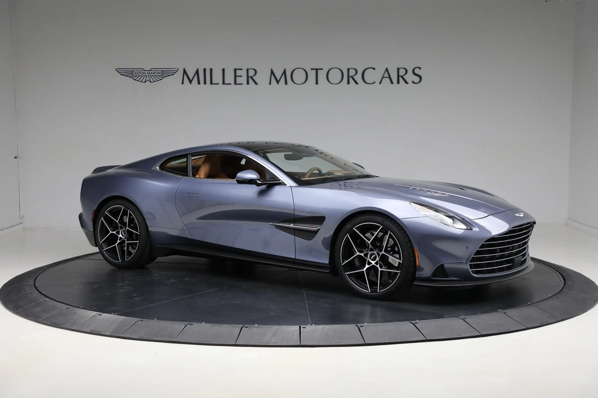 mph010_156632604_New_2025_Aston_Martin_Vanquish_1738262262_a642f49d83