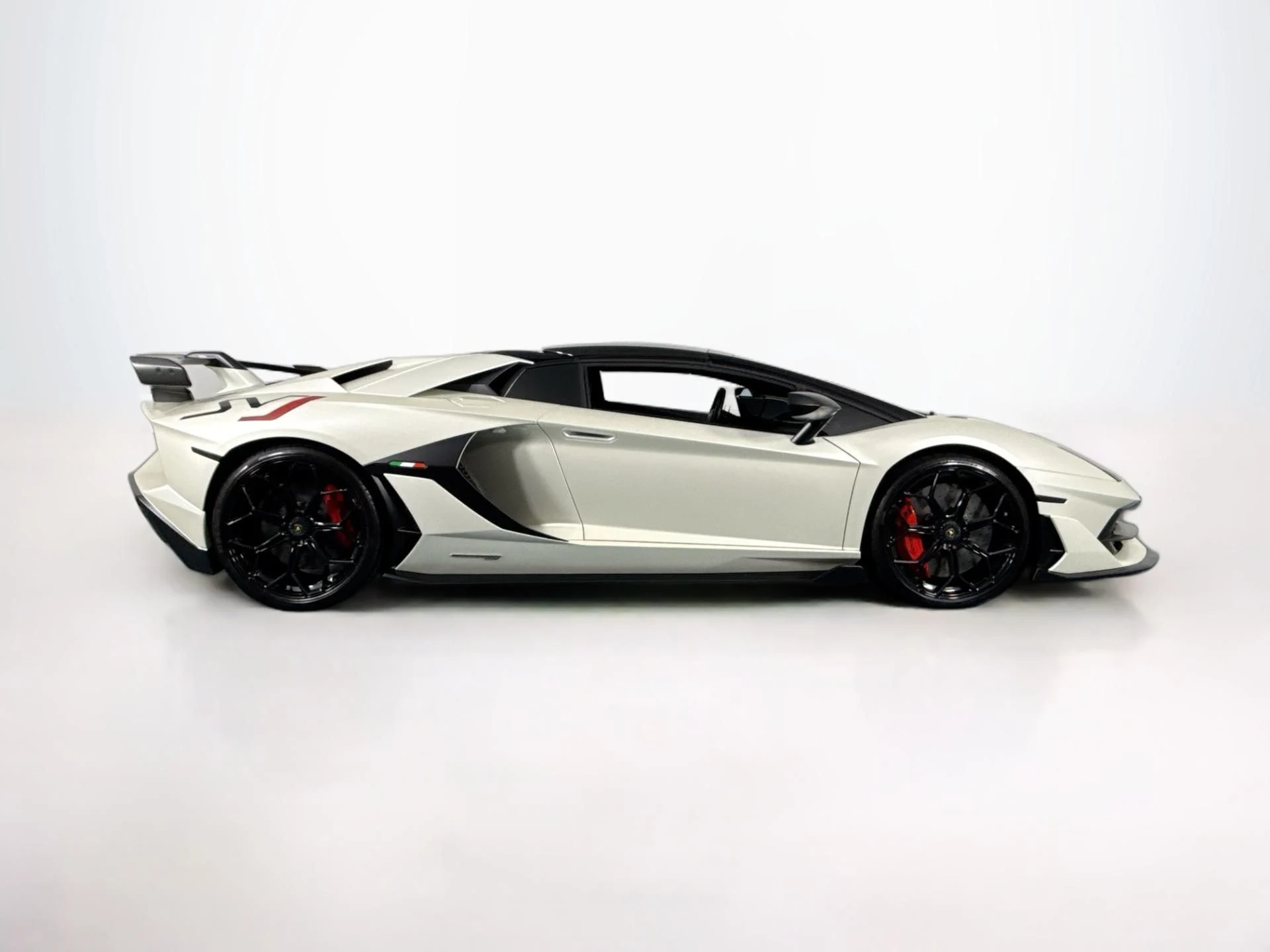 mph010_1567532259_Used_2020_Lamborghini_Aventador_LP_770_4_SVJ_Roadster_1785777176_53ecd7ff61