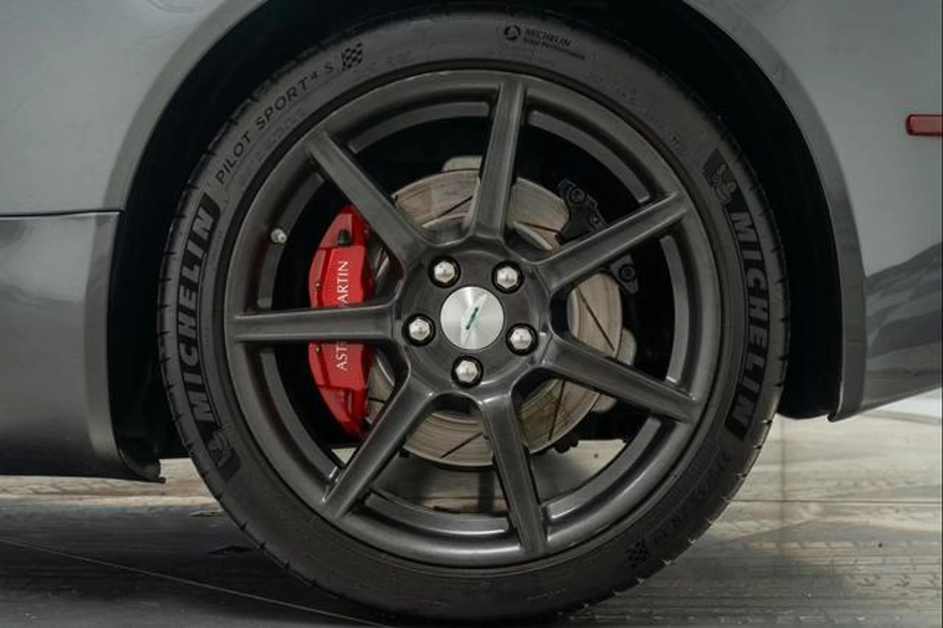 mph010_1581341759_Sj_N94_EBJ_Vl_I1fn_NU_BIDW_Nh2dg_A_257ae142db