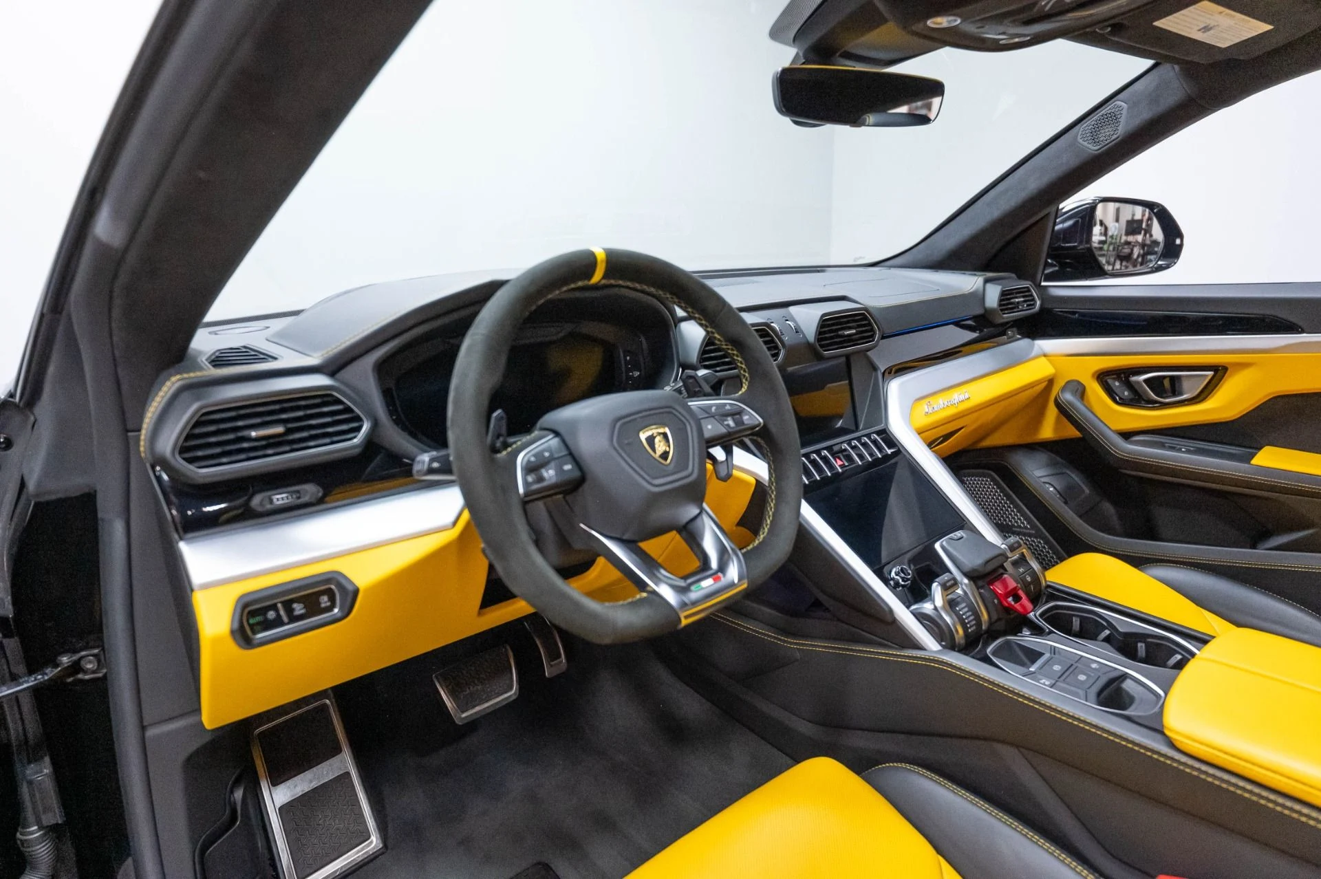 mph010_1583123140_Used_2019_Lamborghini_Urus_1786984868_b41711ef7c