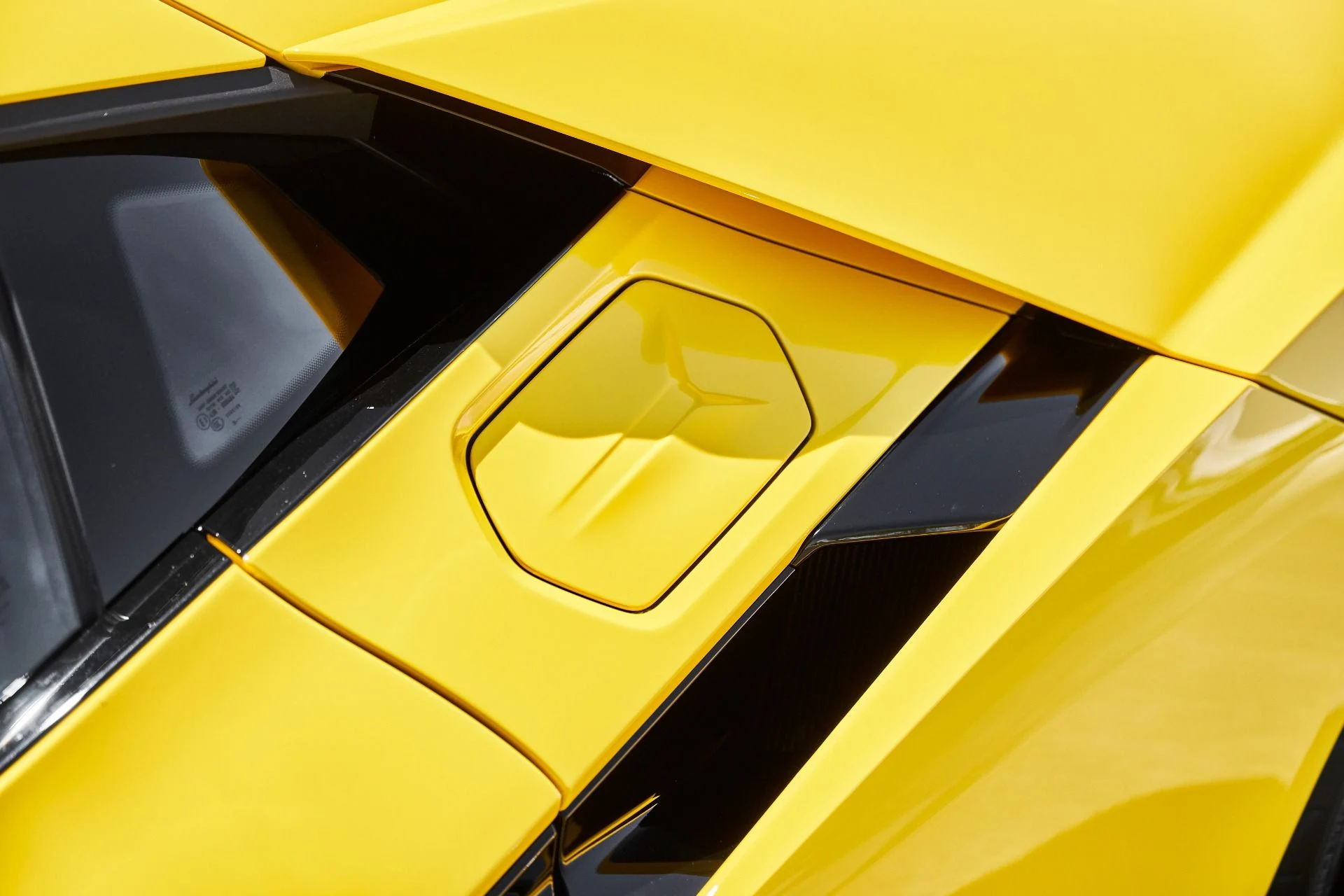 mph010_1589910576_Used_2025_Lamborghini_Revuelto_Base_1780084747_4933a25bee